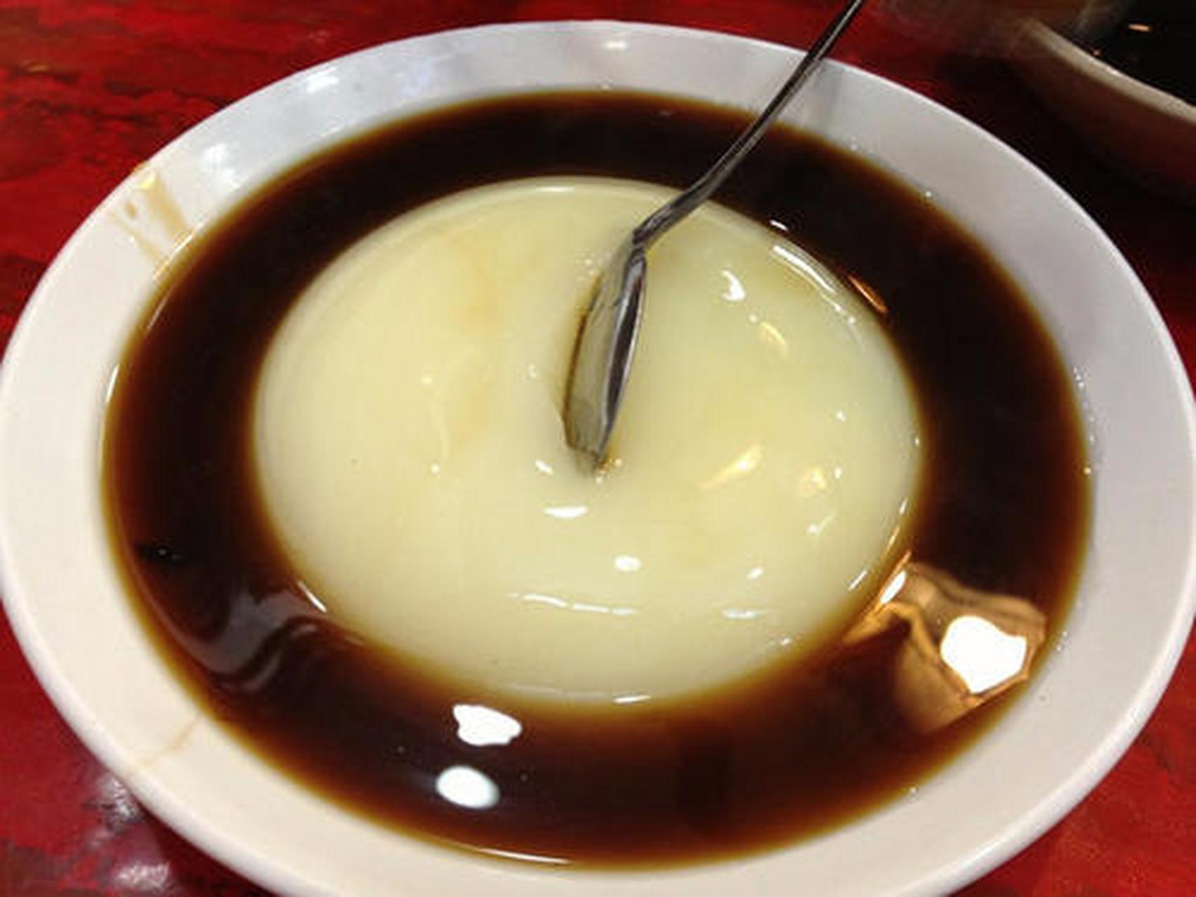 凉糕是四川宜宾的一款传统特色小吃.主要原料为大米,井水,红糖.