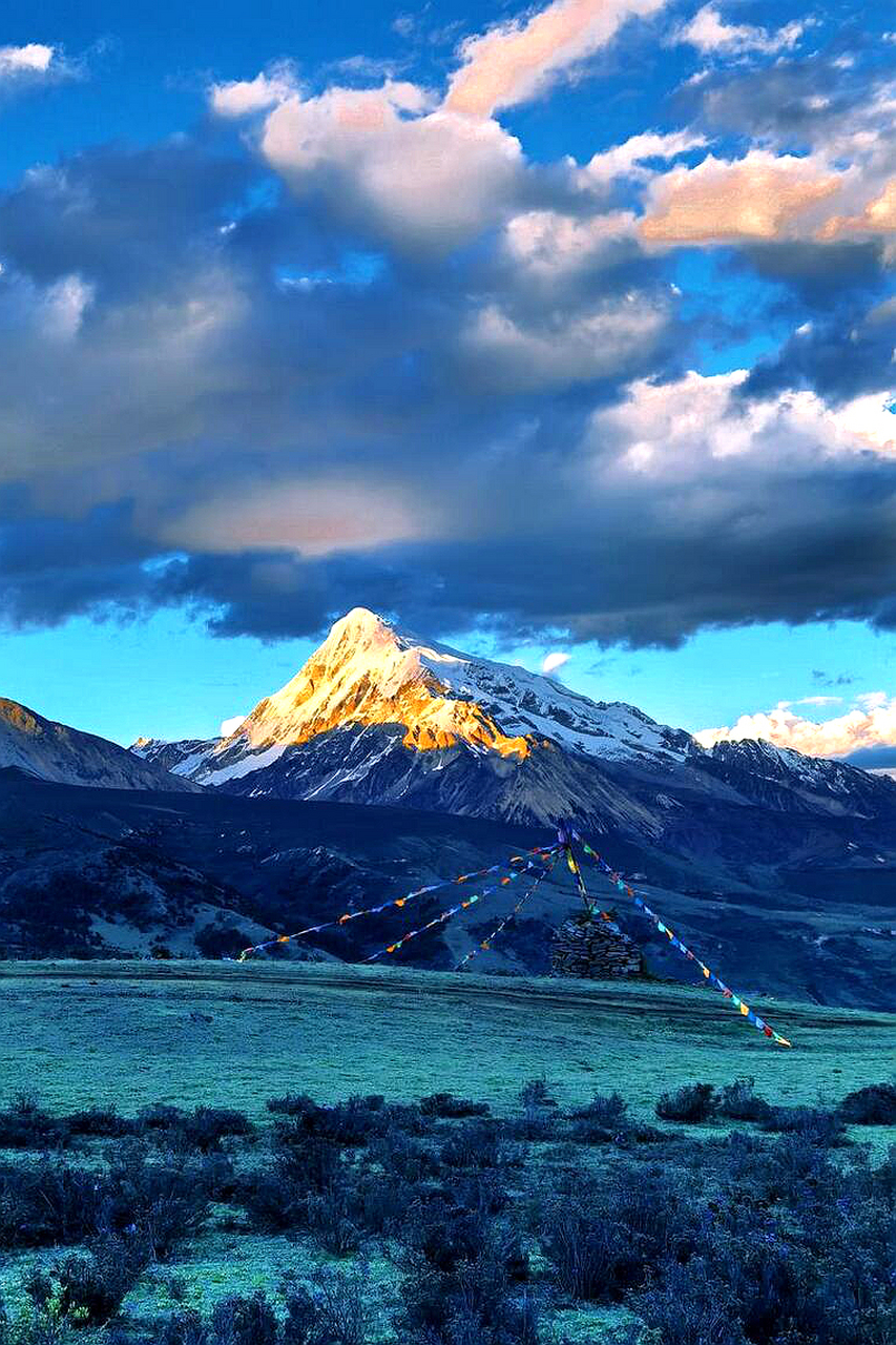 川西雪山|格聂神山 胜乐金刚的圣地  甘孜州理塘和巴塘两县的界山格聂