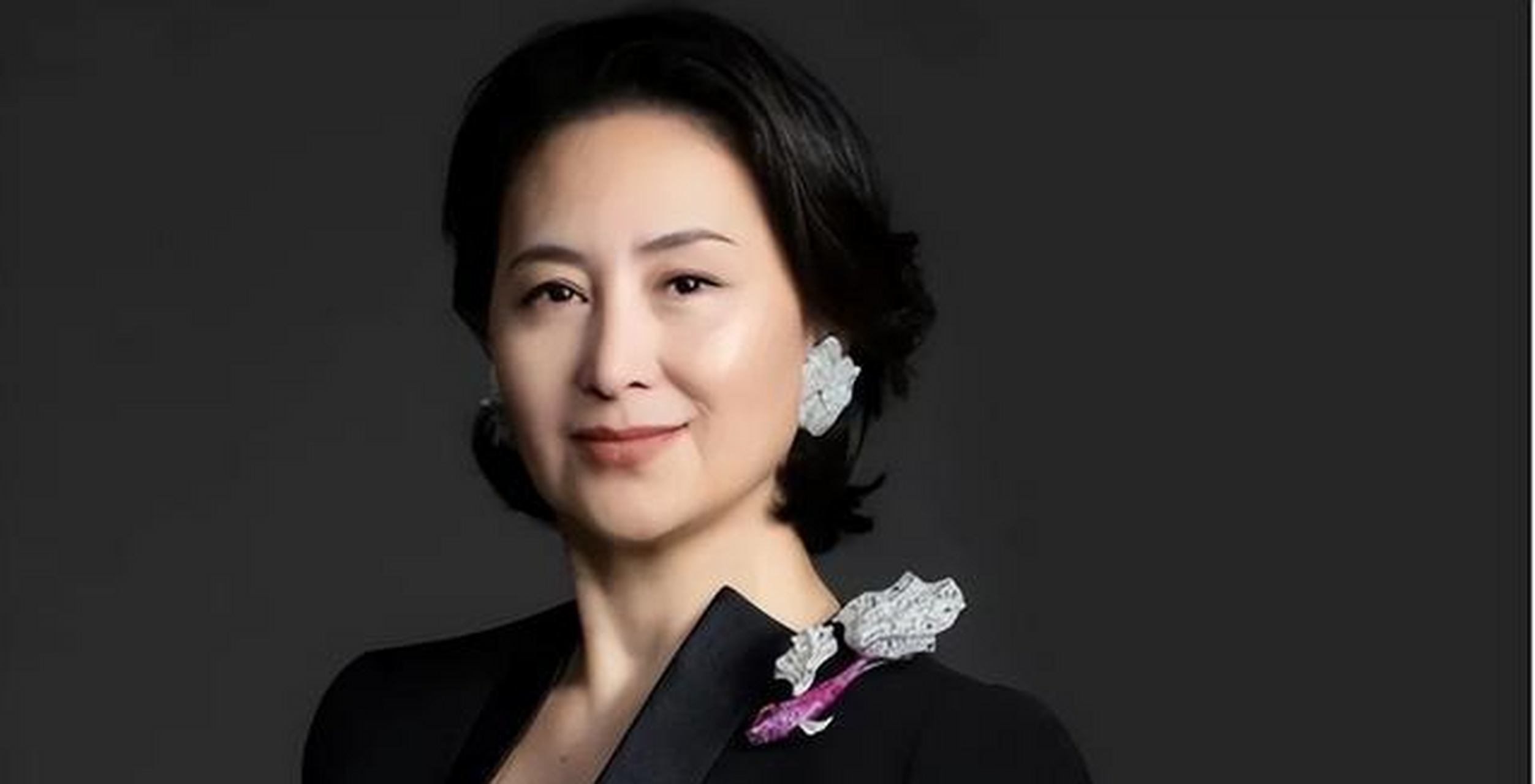 何超琼孟晚舟互让c位,一个是赌王的女儿,一个是副董事长