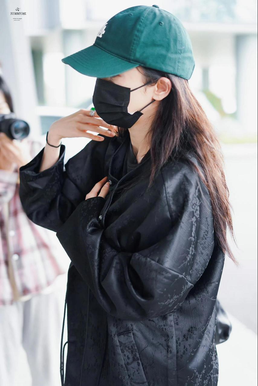 休闲与中国风的碰撞 幂幂的身材真的好  帽子:mlb 字母刺绣软顶鸭舌帽