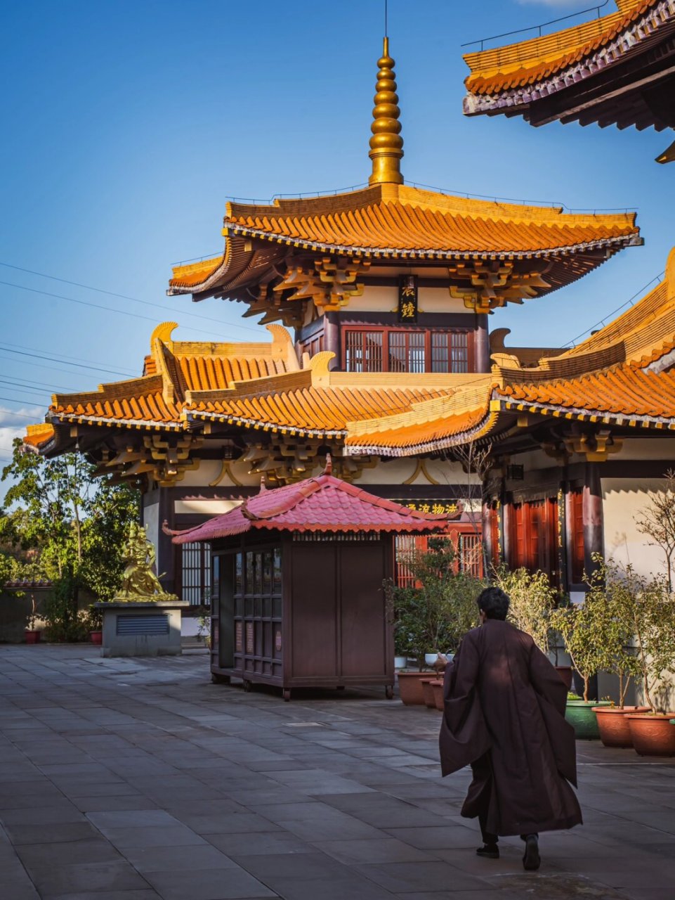 昆明佛照寺,有点大唐的感觉  位于昆明城北,倚山而建的佛照寺,是一座