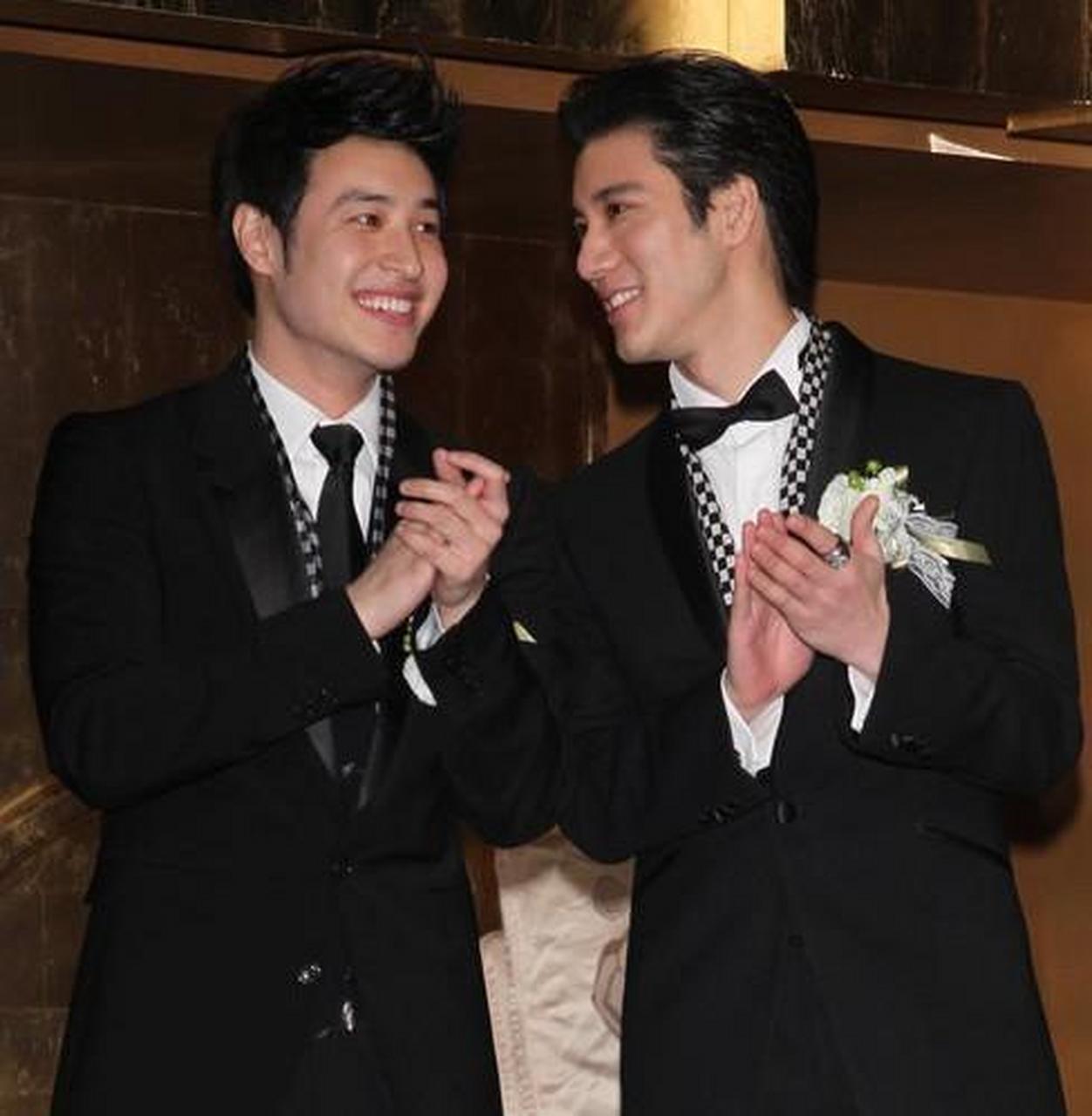 早年王力宏作为伴郎出席唐志中婚礼,那时候是他的颜值巅峰