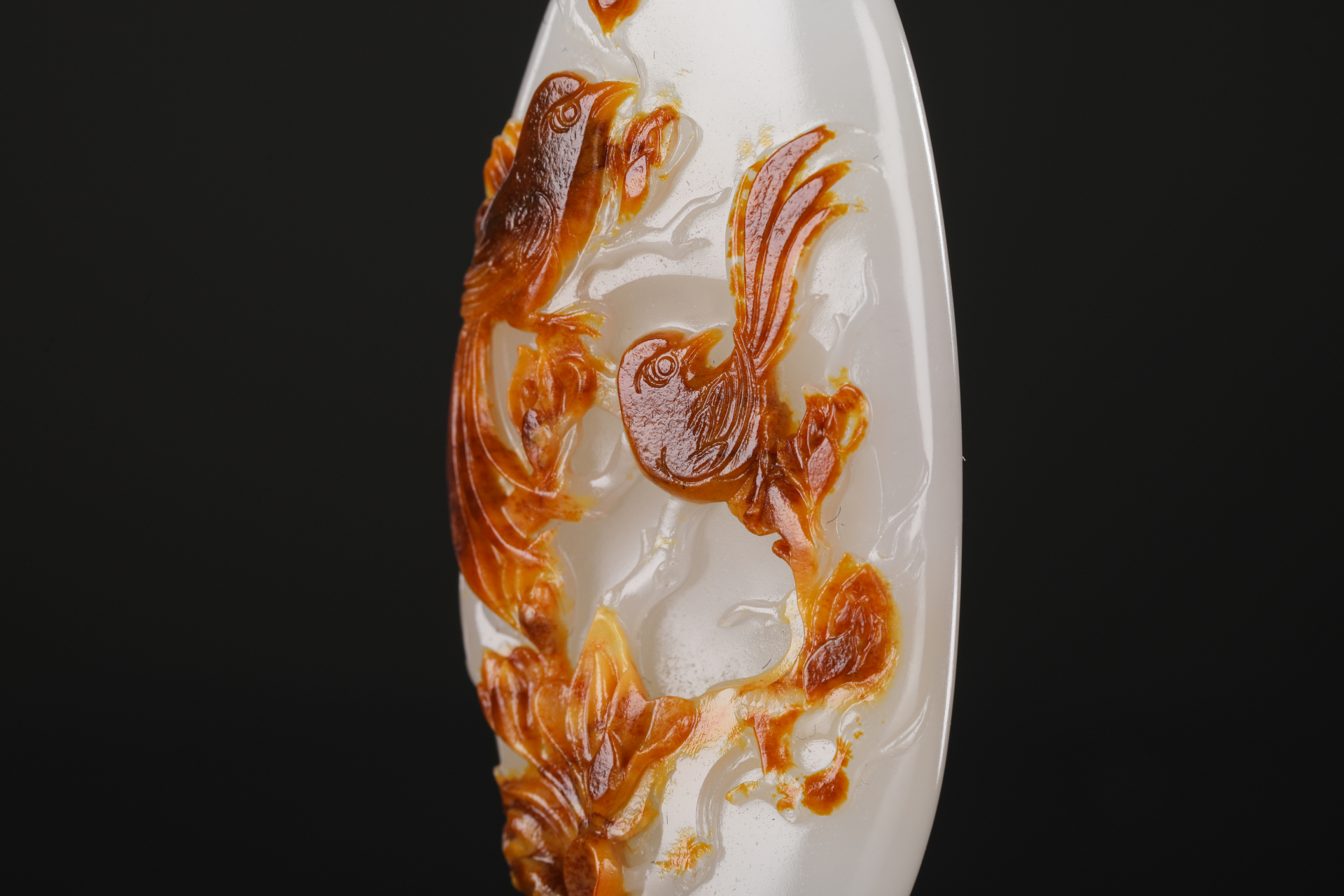 红皮白肉籽料 俏色巧雕 花鸟挂件《喜上眉梢》名家工艺丨璞玉雅藏