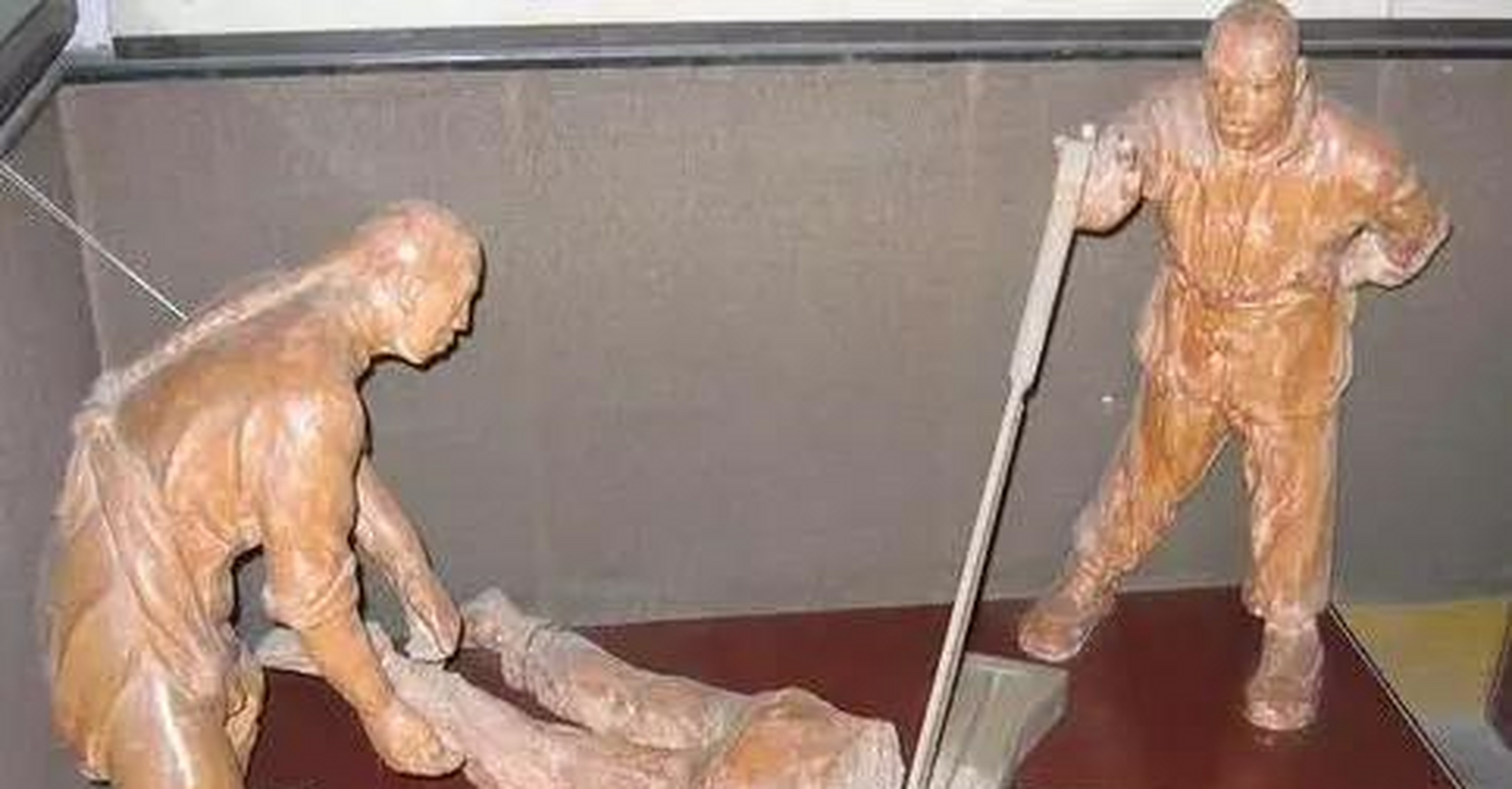 一,墩锁 墩锁不是一种锁,而是一种刑具,是一个高约20厘米,长宽各35