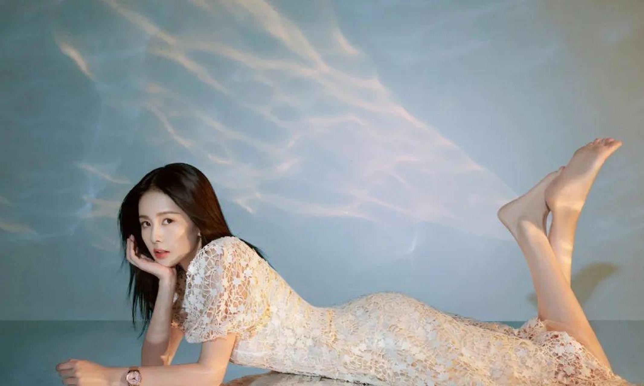 女神白鹿光脚丫 #娱乐