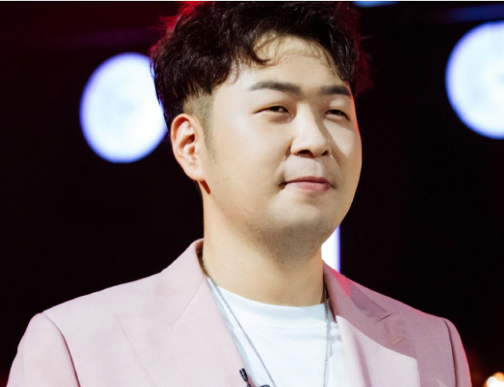 其实做主持人,对本来就是富二代的杜海涛来说只是一个副业.