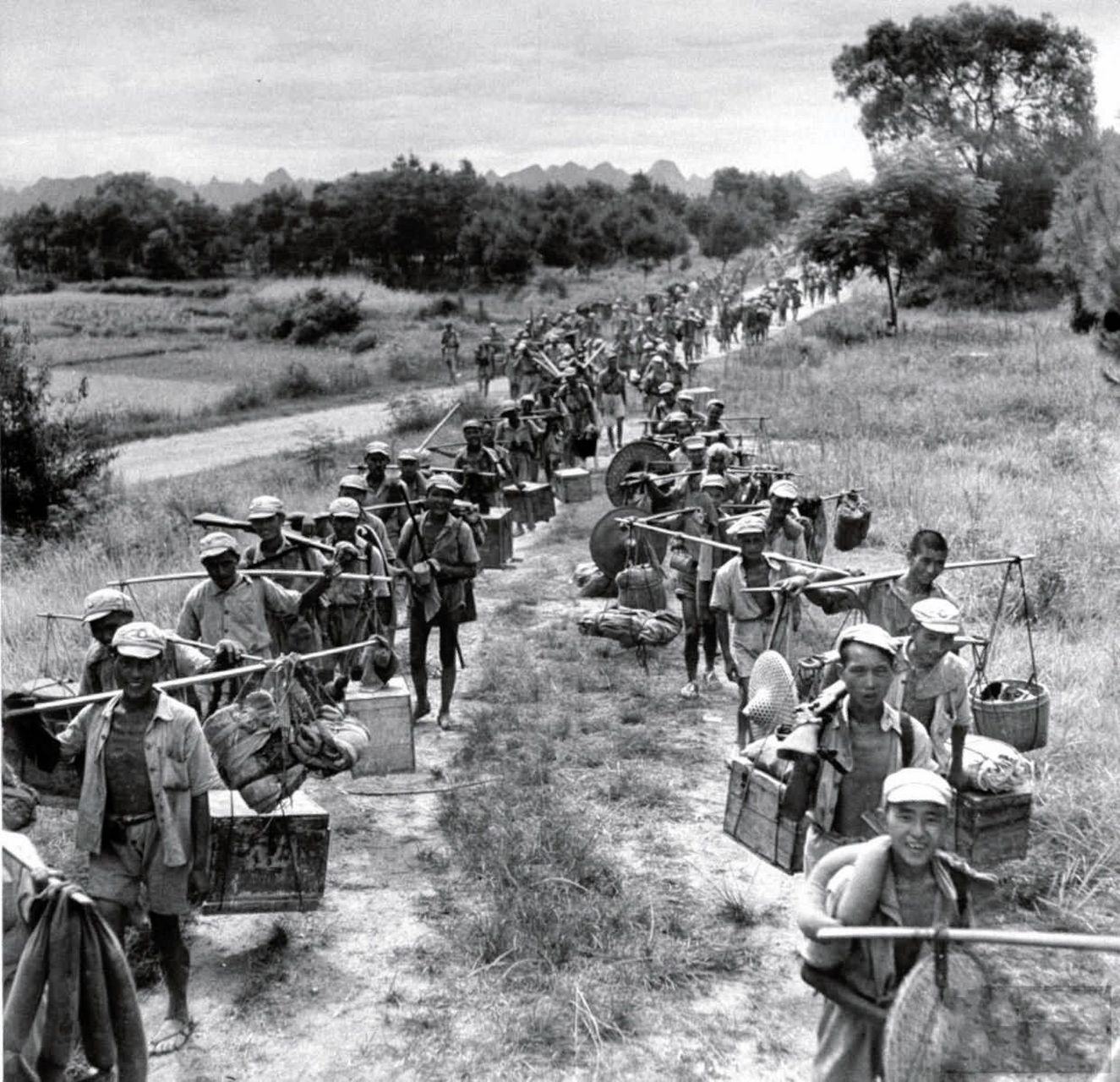 川军将士们在八年抗战中英勇战斗,为保卫国家,保卫家园作出了巨大贡献