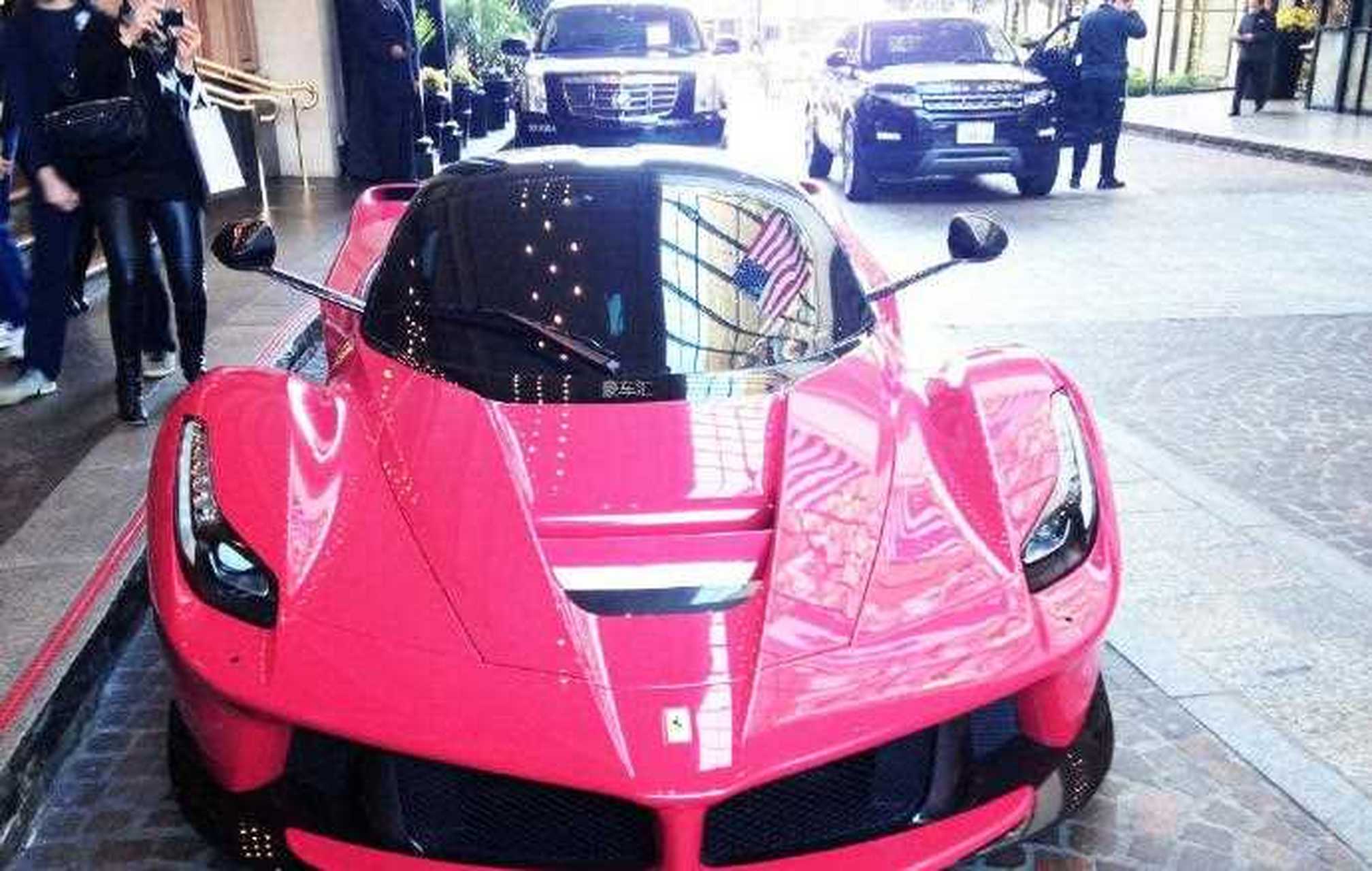 骚粉色 法拉利laferrari  太美啦