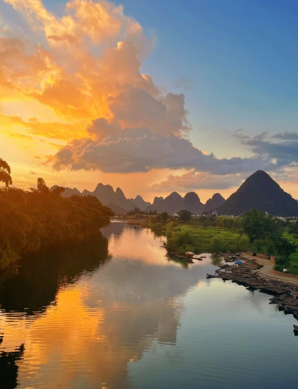 夕阳薰细草,江色映疏帘——漓江美景,暮色更醉人