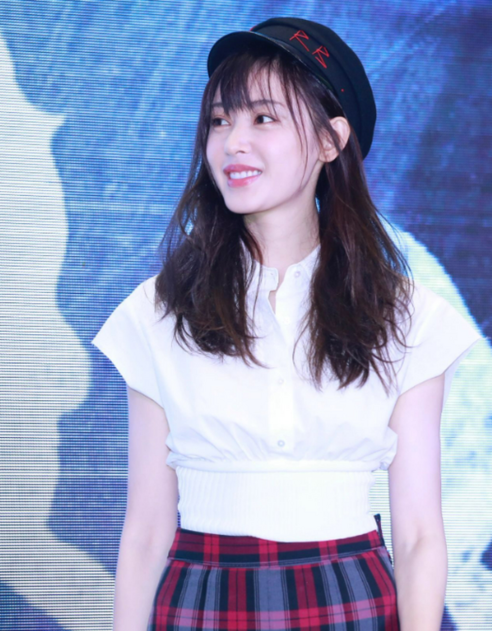 张天爱新发型出席发布,轻薄空气刘海好似甜妹