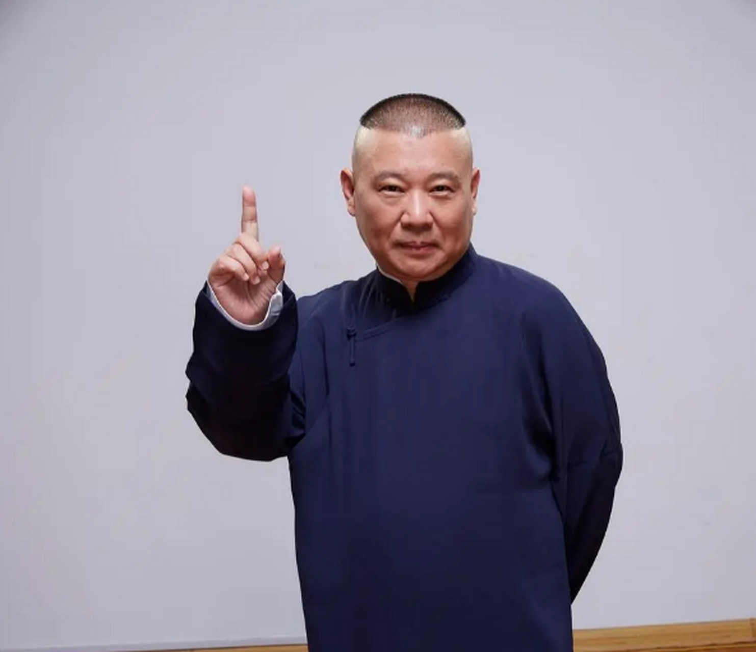 岳云鹏当年参加一个节目,他听说曹云金也会来,就跑去问郭德纲"师傅,万