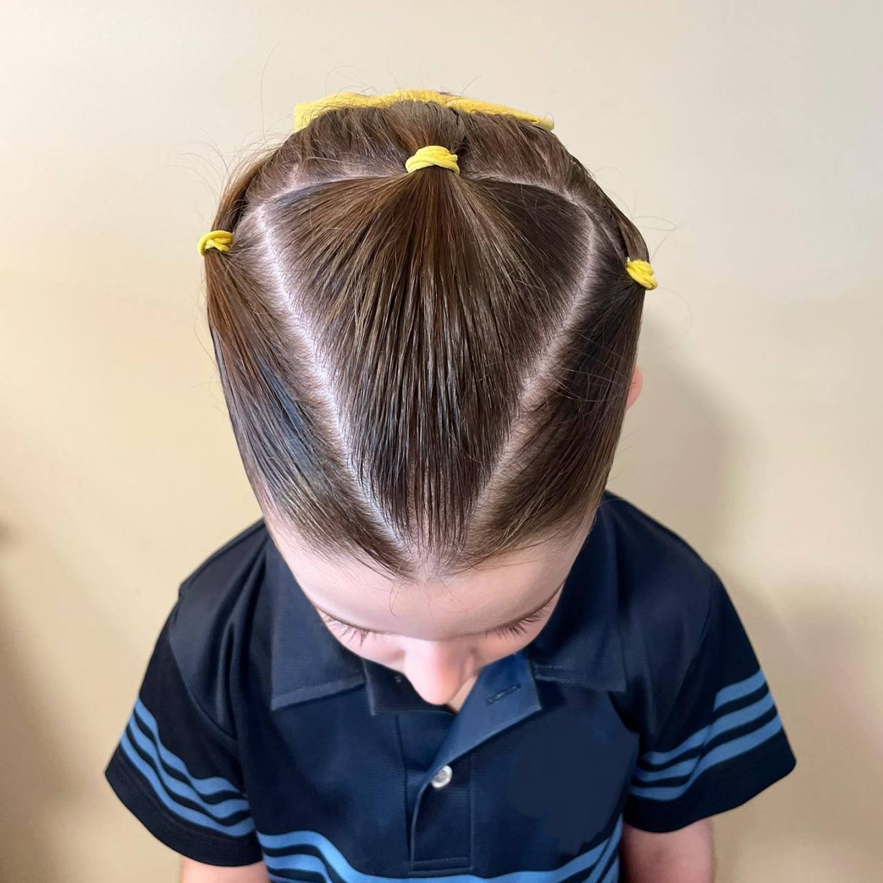 简单的儿童三角形发型