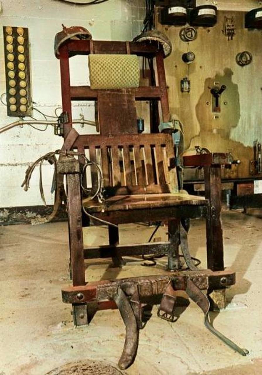 "世界发明大王"爱迪生,为击垮对手的交流电公司,发明了电椅向世人证明