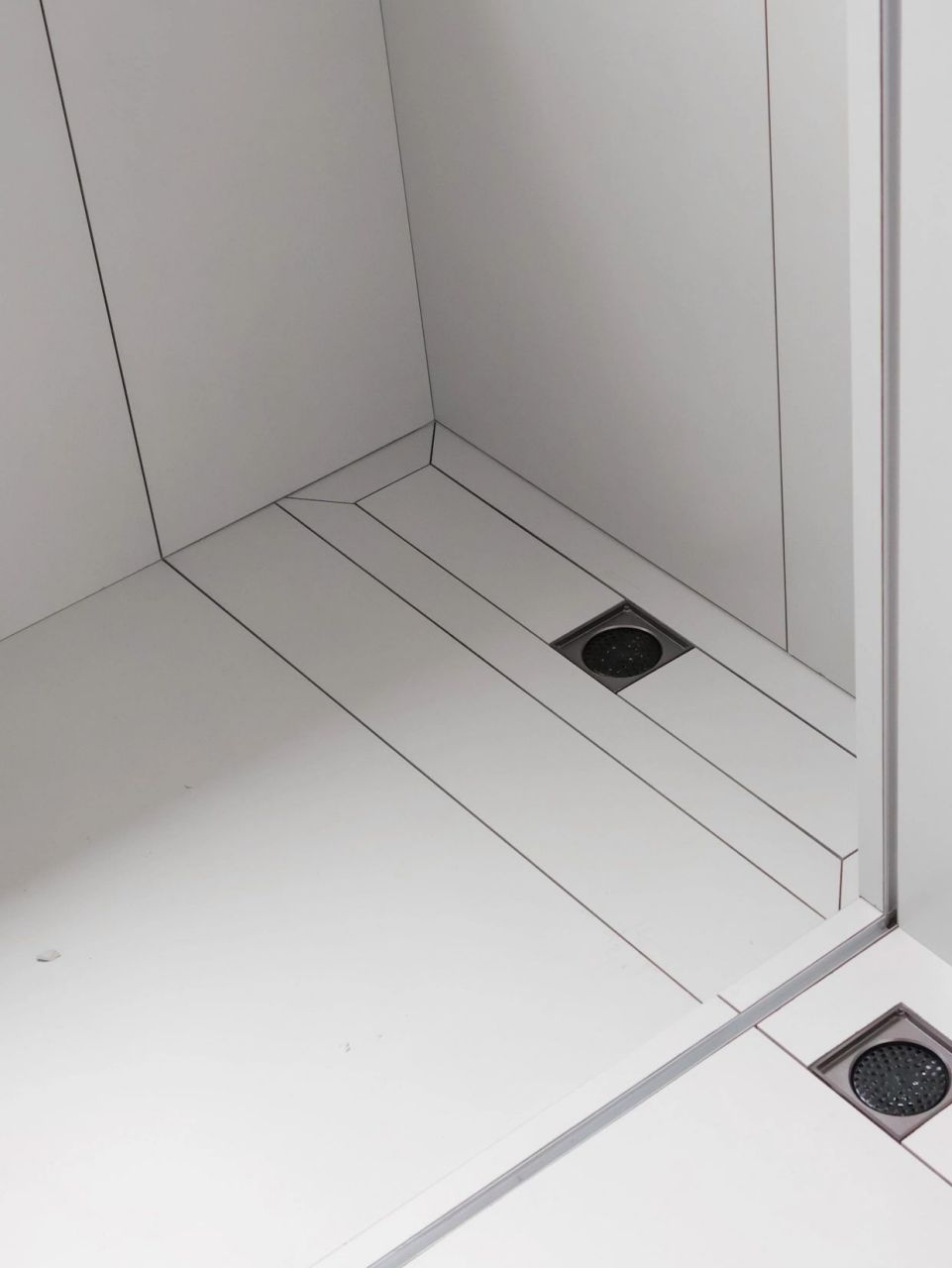 这瓦工师傅说是"神仙手艺"都不过分吧,第一次见到这样处理地漏的,太