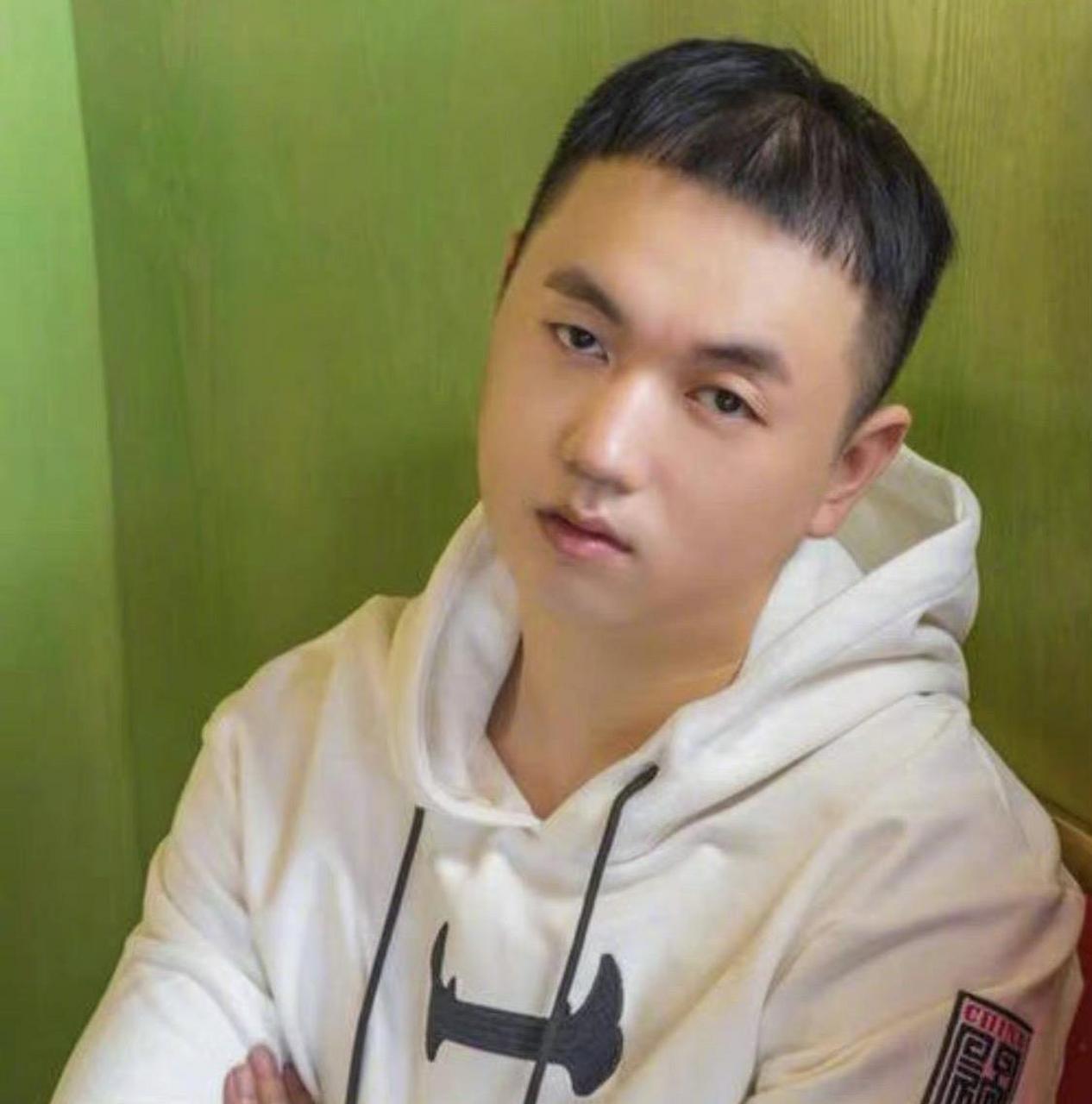 越是有钱的家庭,妈妈就越"护犊子" 这次药水哥"挑战"向佐的言论,引起