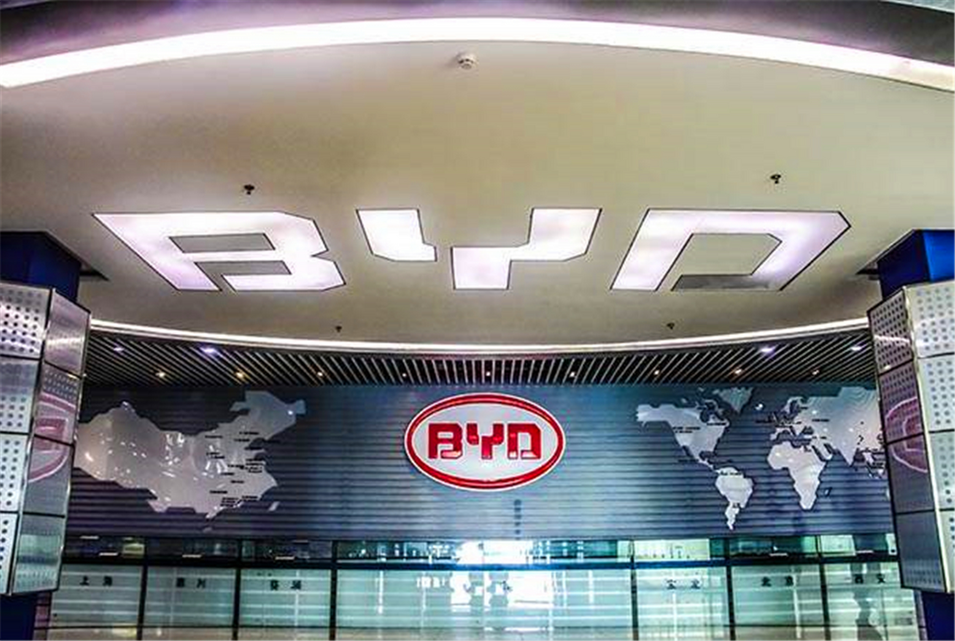 网友:试探人性底线  近日,江苏常州比亚迪内部员工爆内部真实情况,让