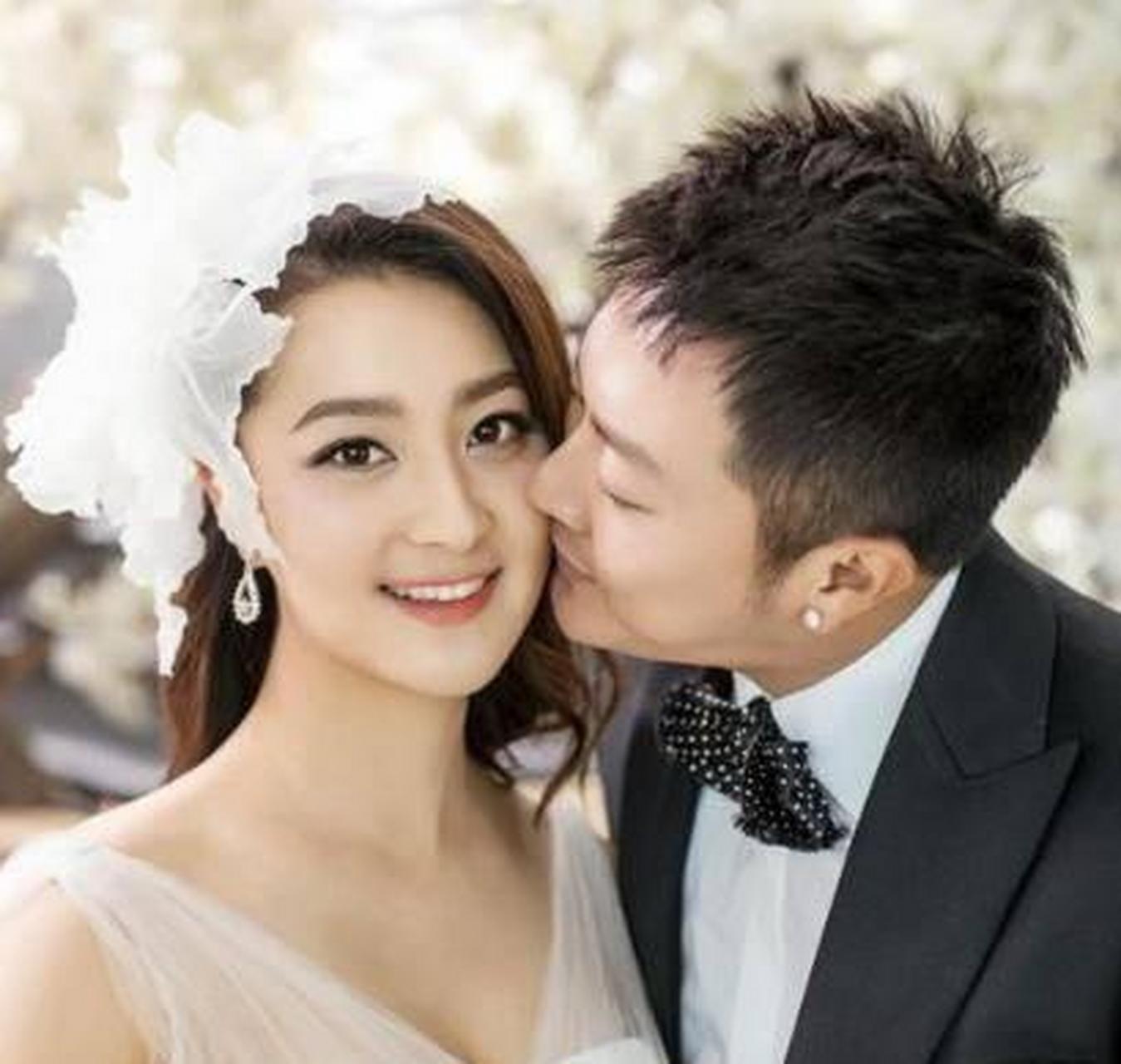 2015年,印小天花了400万,迎娶"龙套演员"哈琳娜,女方谎称会有1500万的