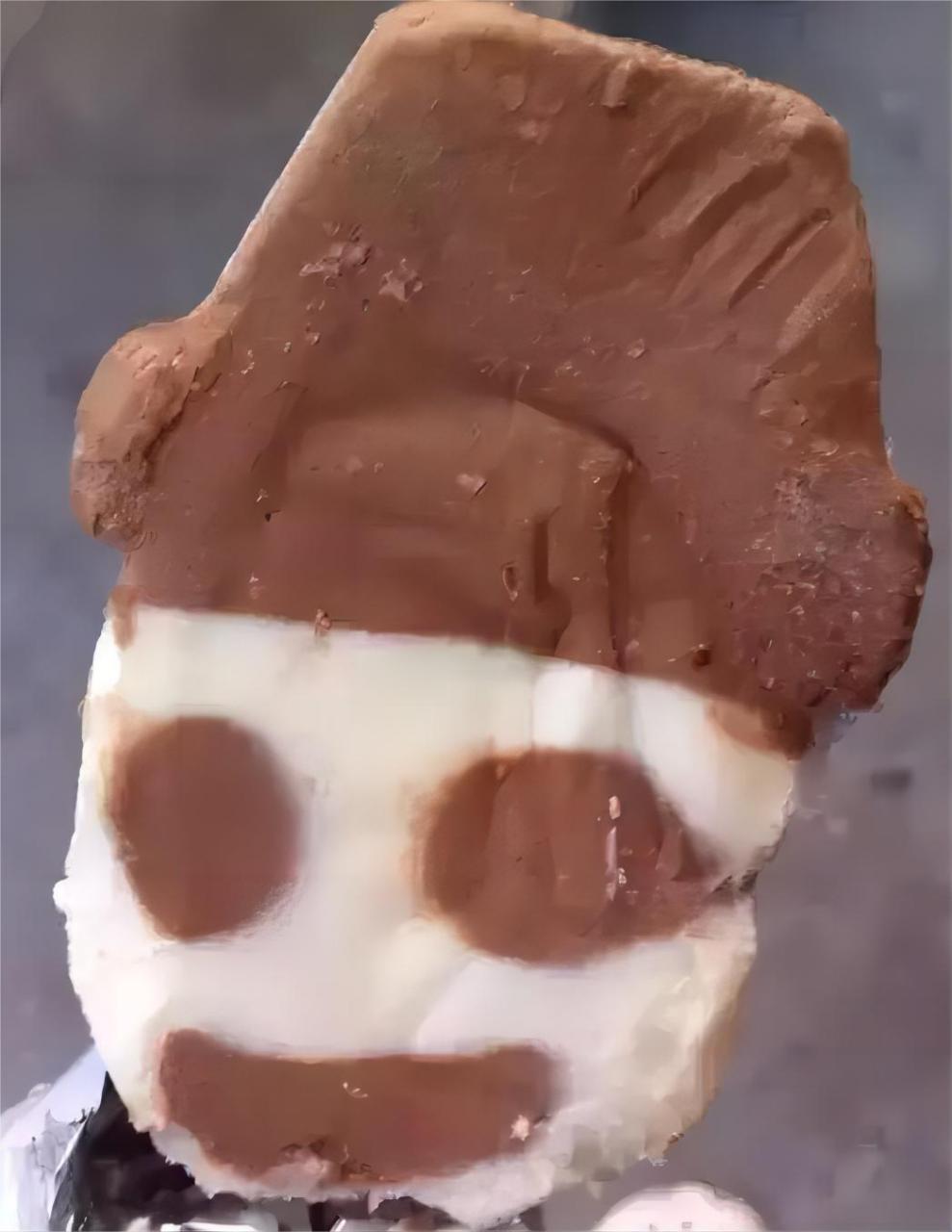 就觉得特别像小时候常吃的娃娃雪糕,尤其是雪糕快化了又冻上,但已经