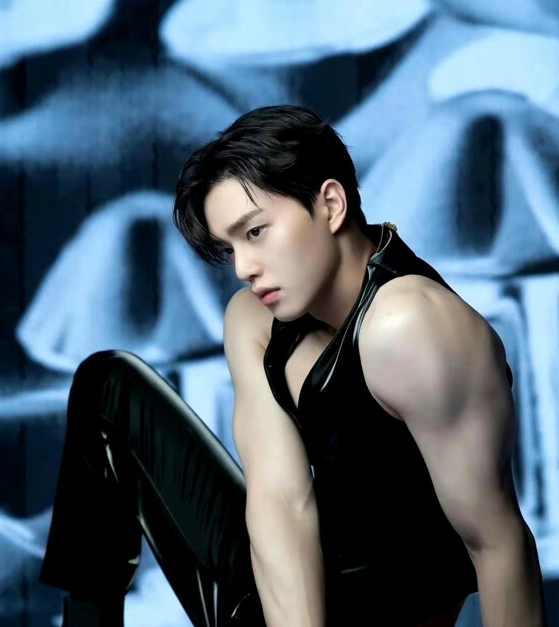 在《甜蜜家园2》里看过了宋江的翘臀和双开门冰箱宽肩,本以为这已经