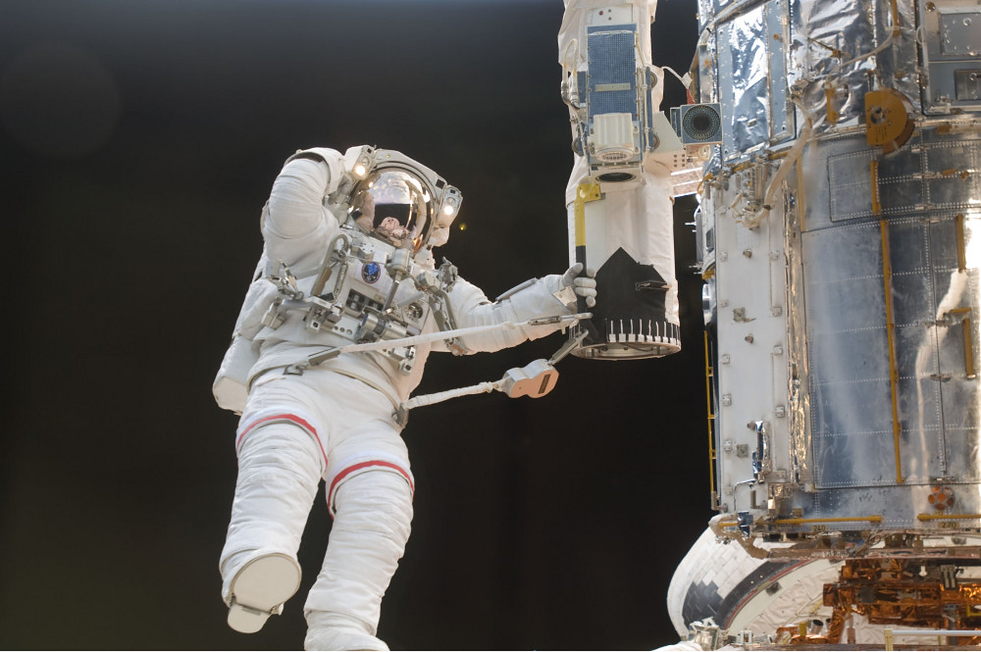 展现太空漫步技术:揭秘神舟十五号航天员四次出舱细节!