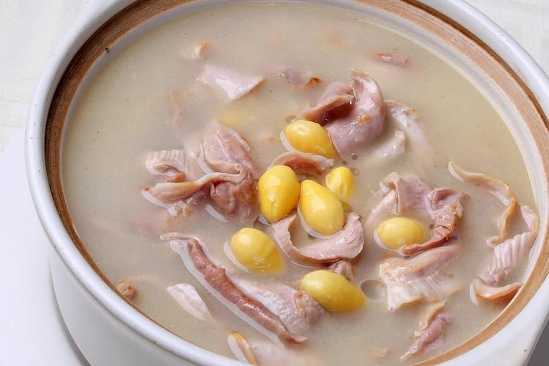 99猪肚莲子鸡汤的做法99  99猪肚莲子鸡汤是一道营养丰富的中式