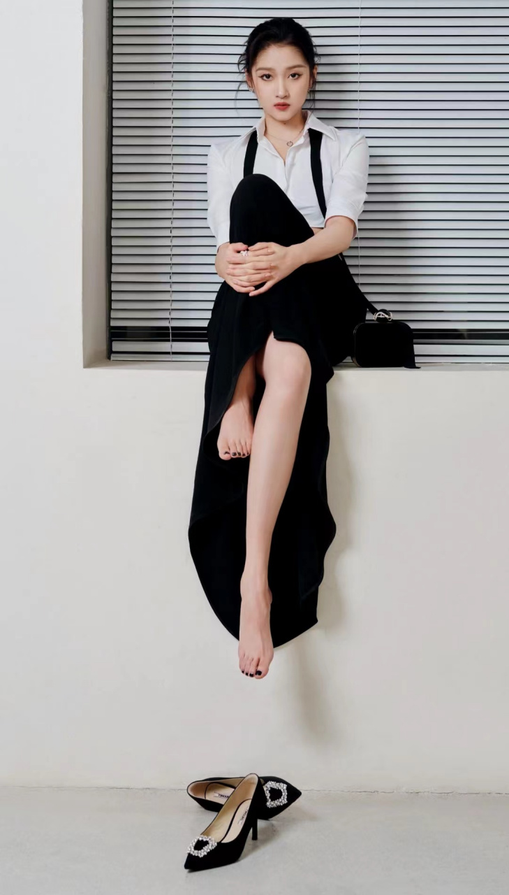 关晓彤玉足美腿写真照