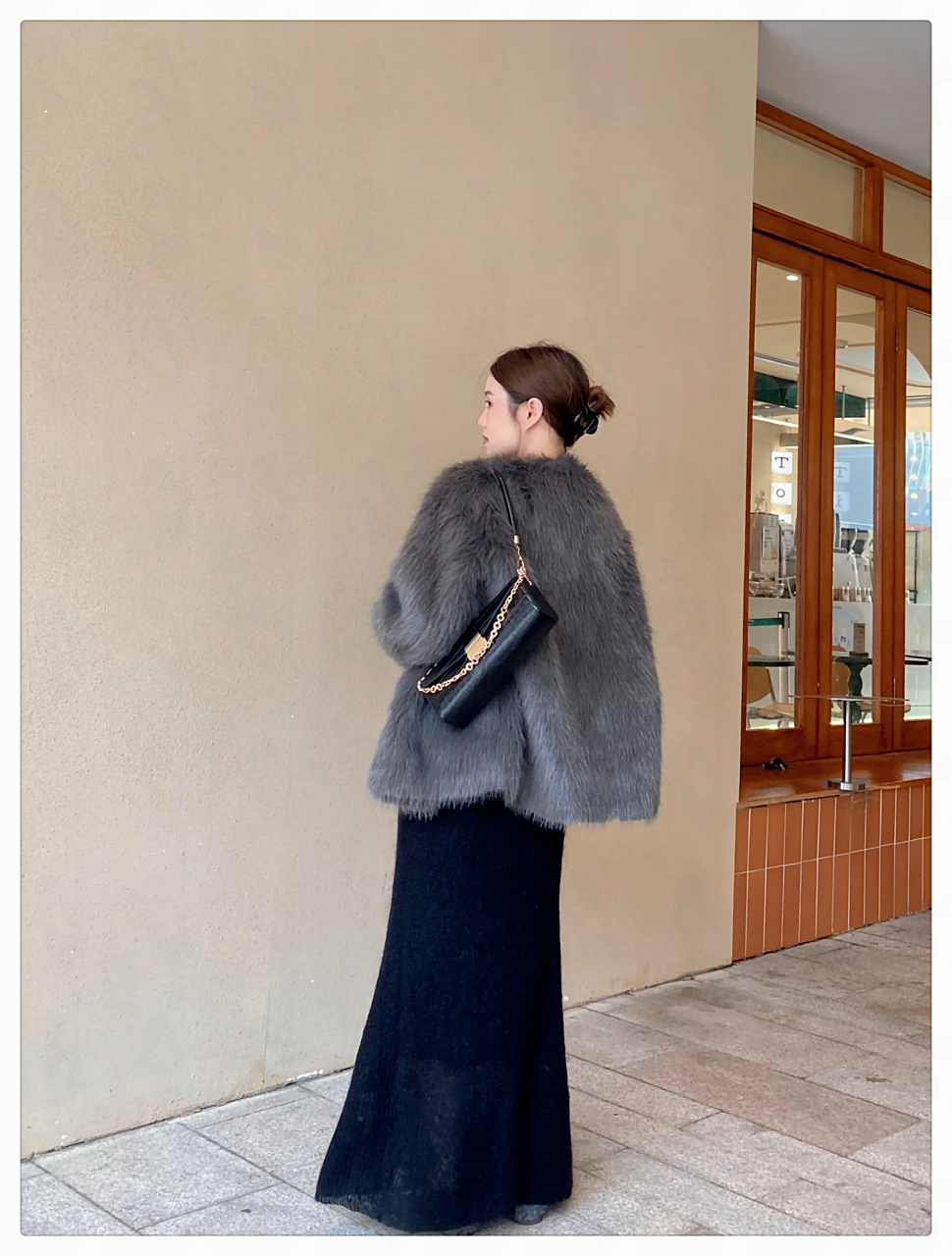 当我们提到贵妇时,很多人会下意识地将其与身高高大且身穿昂贵皮草的 