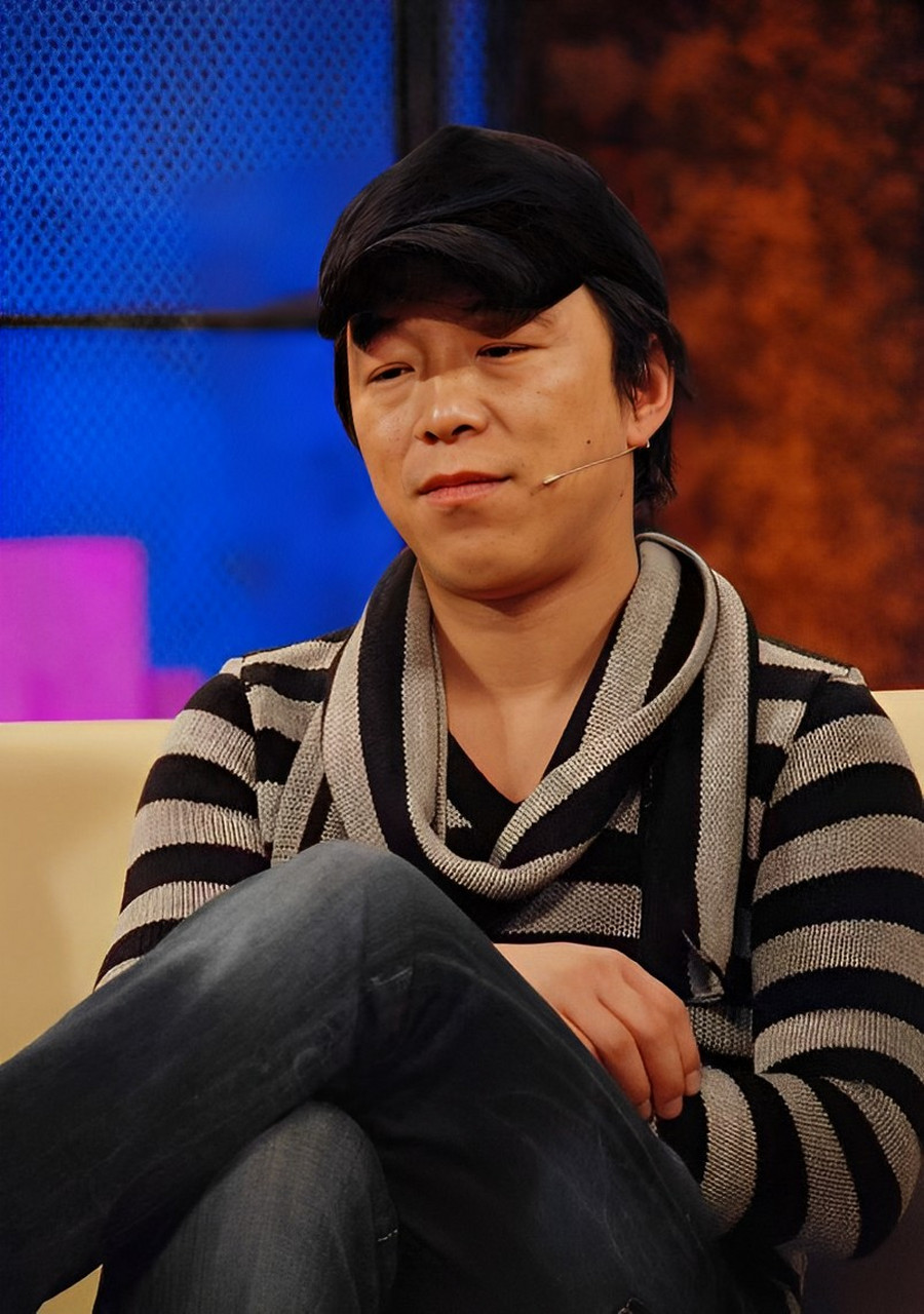 果然,曾志伟对黄渤说:"是你让我知道,即使是丑陋的人也能在舞台上