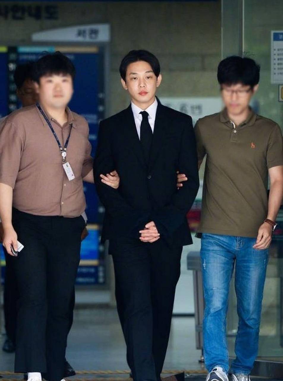 据检方透露,早在10月份,他们就发现刘亚仁在2020年9月至2022年3月