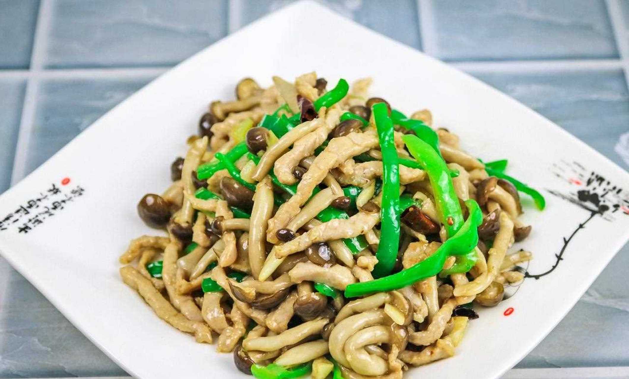 分享一道姬菇炒肉丝的做法,多做这2步,姬菇滑嫩肉丝入味,清淡又营养