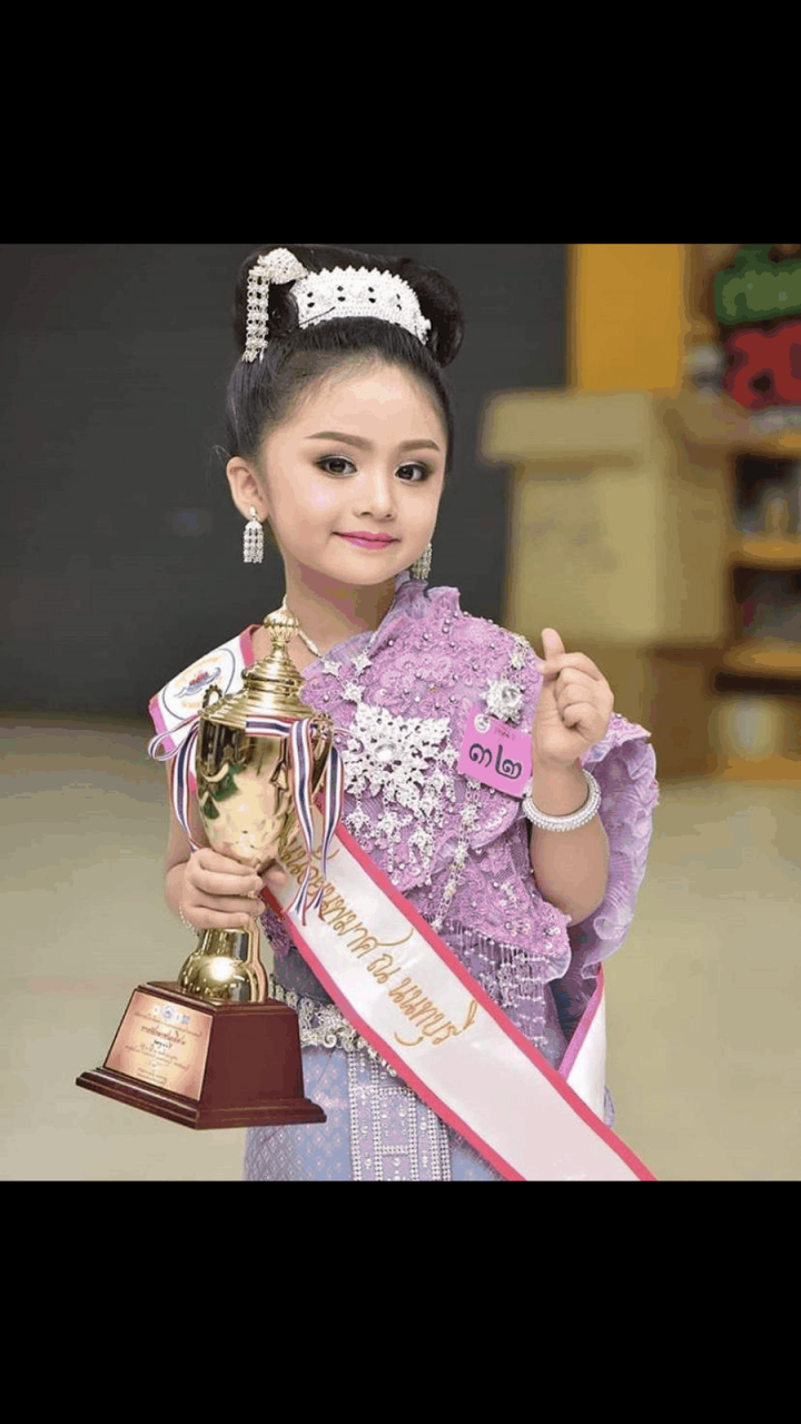 泰国6岁女童baifern freya,一举获得了选美小姐儿童组比赛冠军!