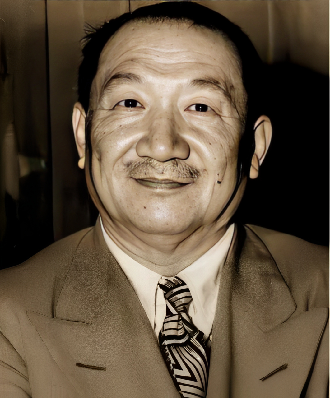 1945年孔祥熙下台时,尽管经历了八年抗战的巨大消耗,国民党的库里身上