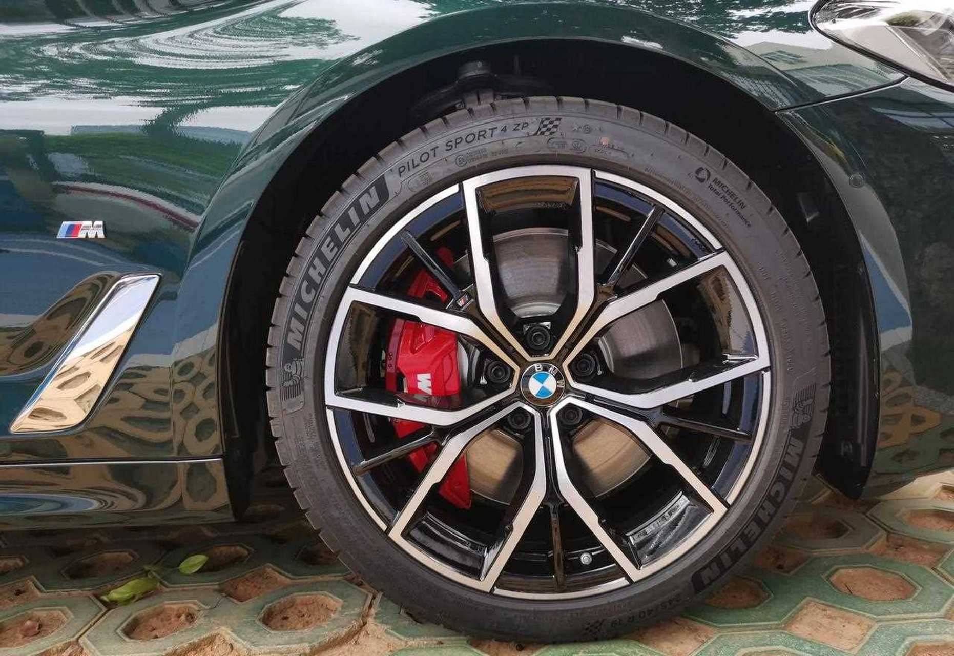 宝马5系进口的这个牛津绿,洋气不[捂脸]