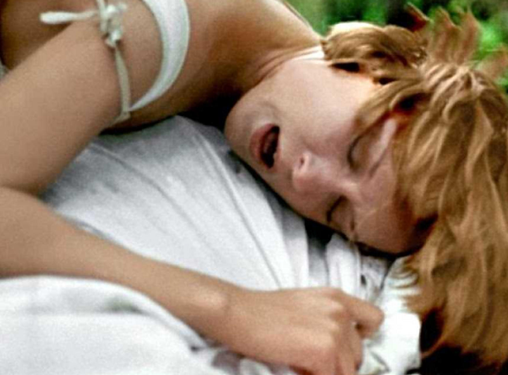 《野兽》是1975年上映的法国奇幻爱情恐怖悬疑电影.