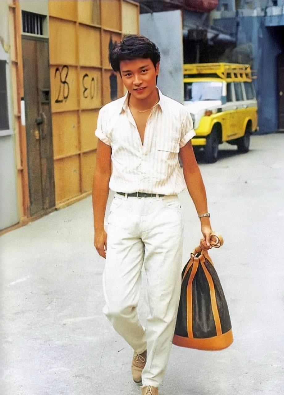 理应由剧组进行赔偿,但张国荣却没有让他们赔偿!他曾经在电影《柠