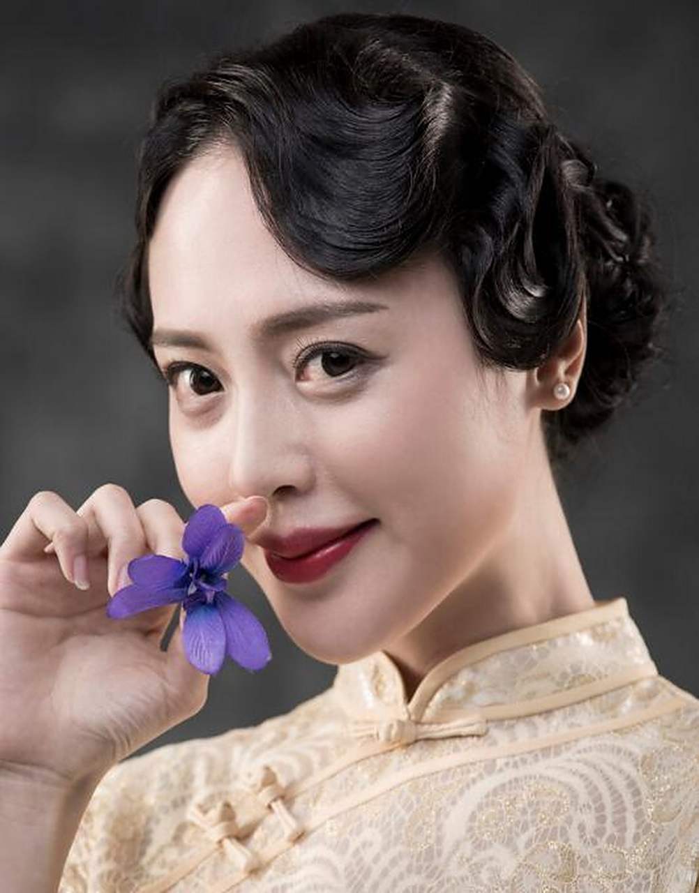 有的人把这本小说捧上了天,有的人却因这本小说破口大骂作者.