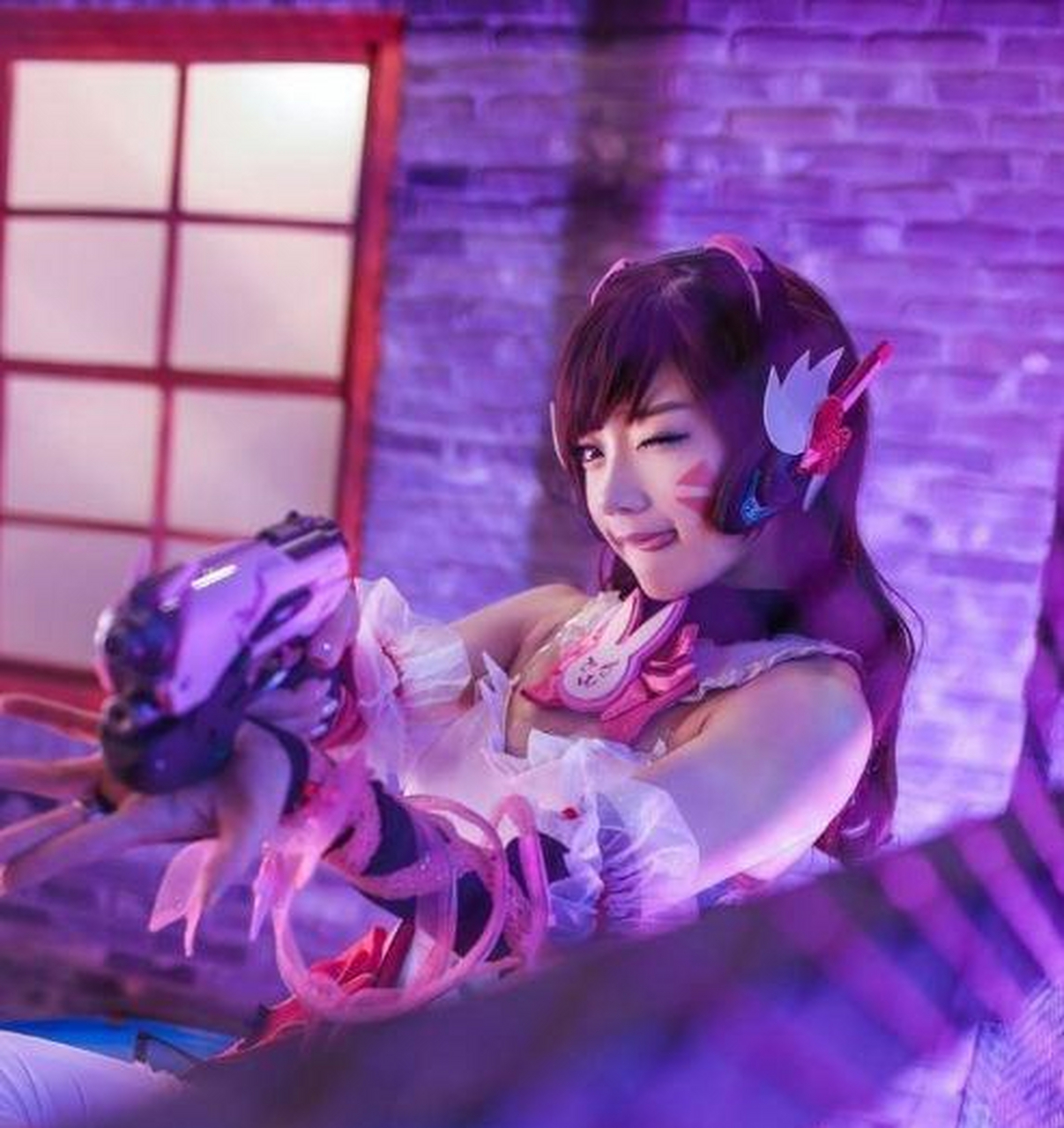 守望先锋:性感美女cosplay宋哈娜,高度还原各种姿势!
