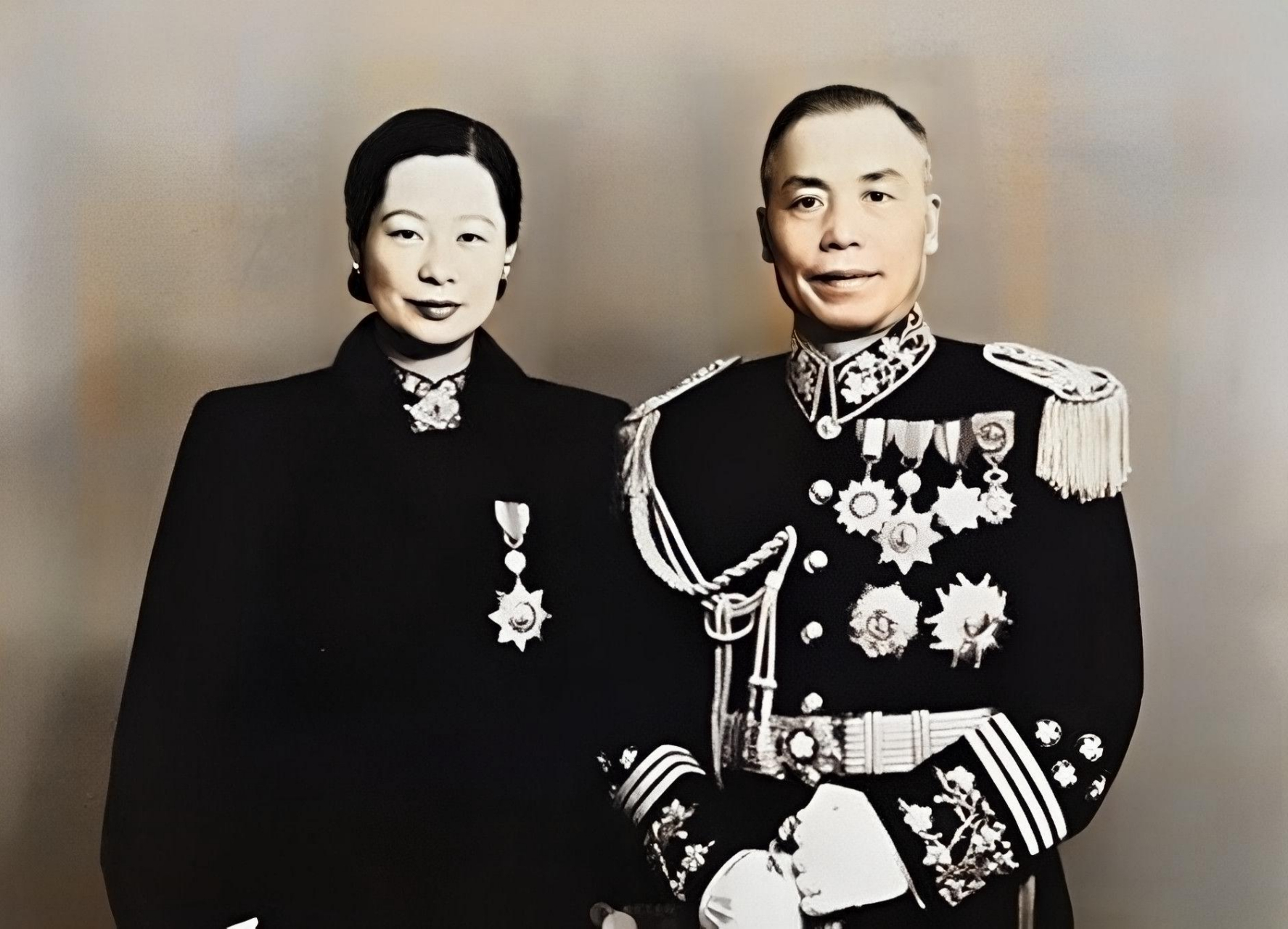 1966年,75岁的李宗仁与26岁的胡友松结婚.