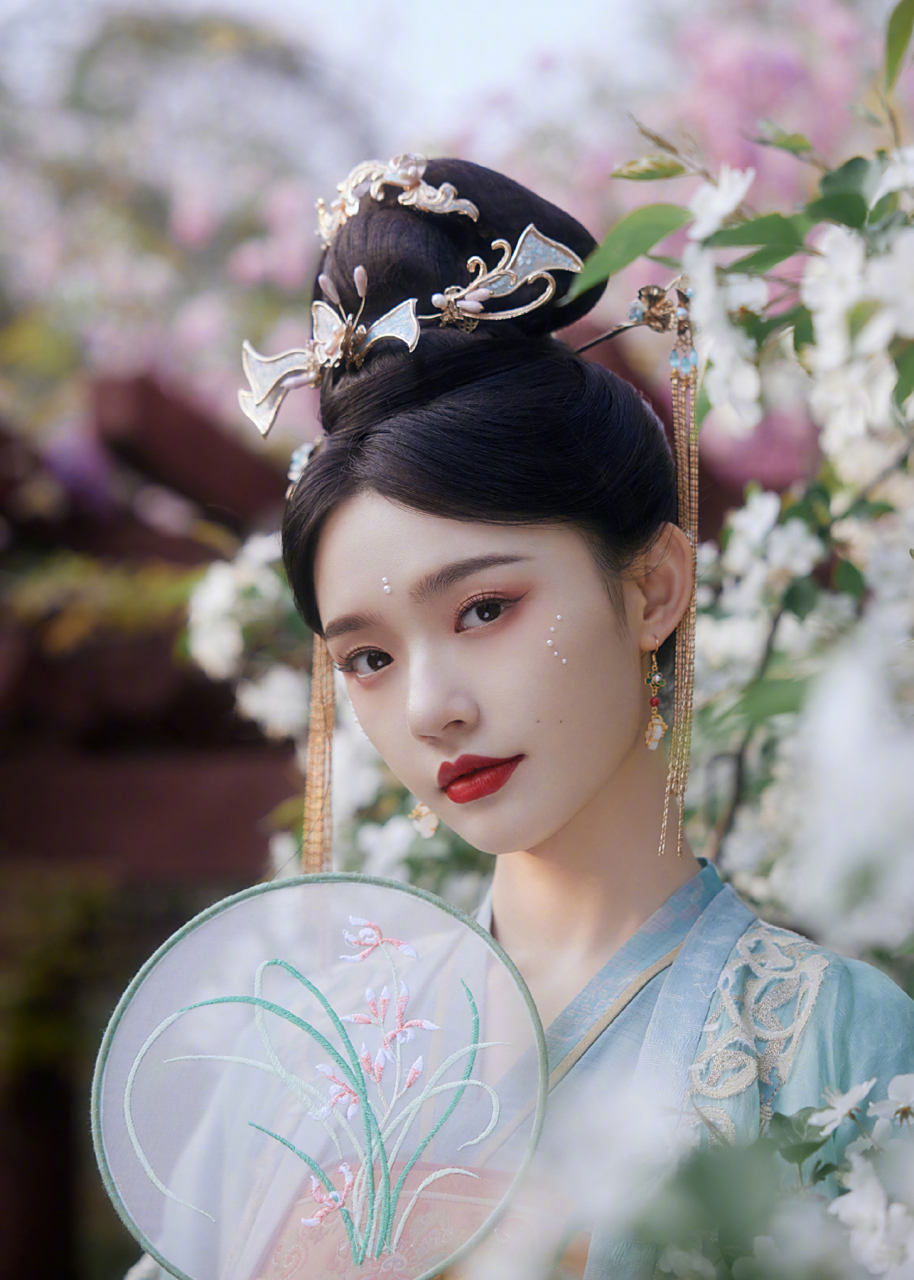 林允宋服造型大片!这造型好精致好漂亮.