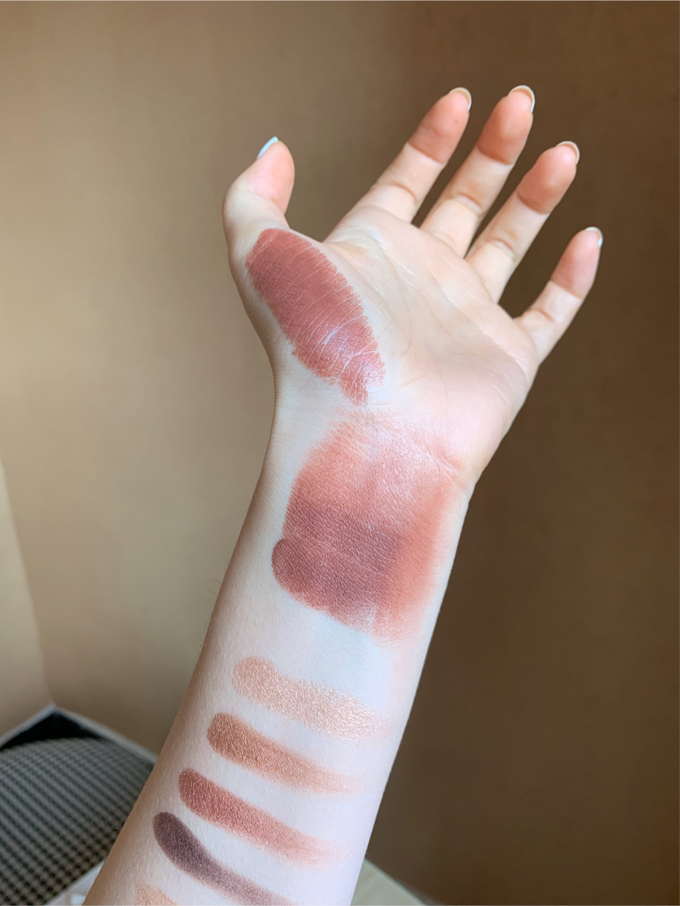 mac whirl奶杏奶杏的～ mac这只是我几年前买得了,当时特别流行吃土色