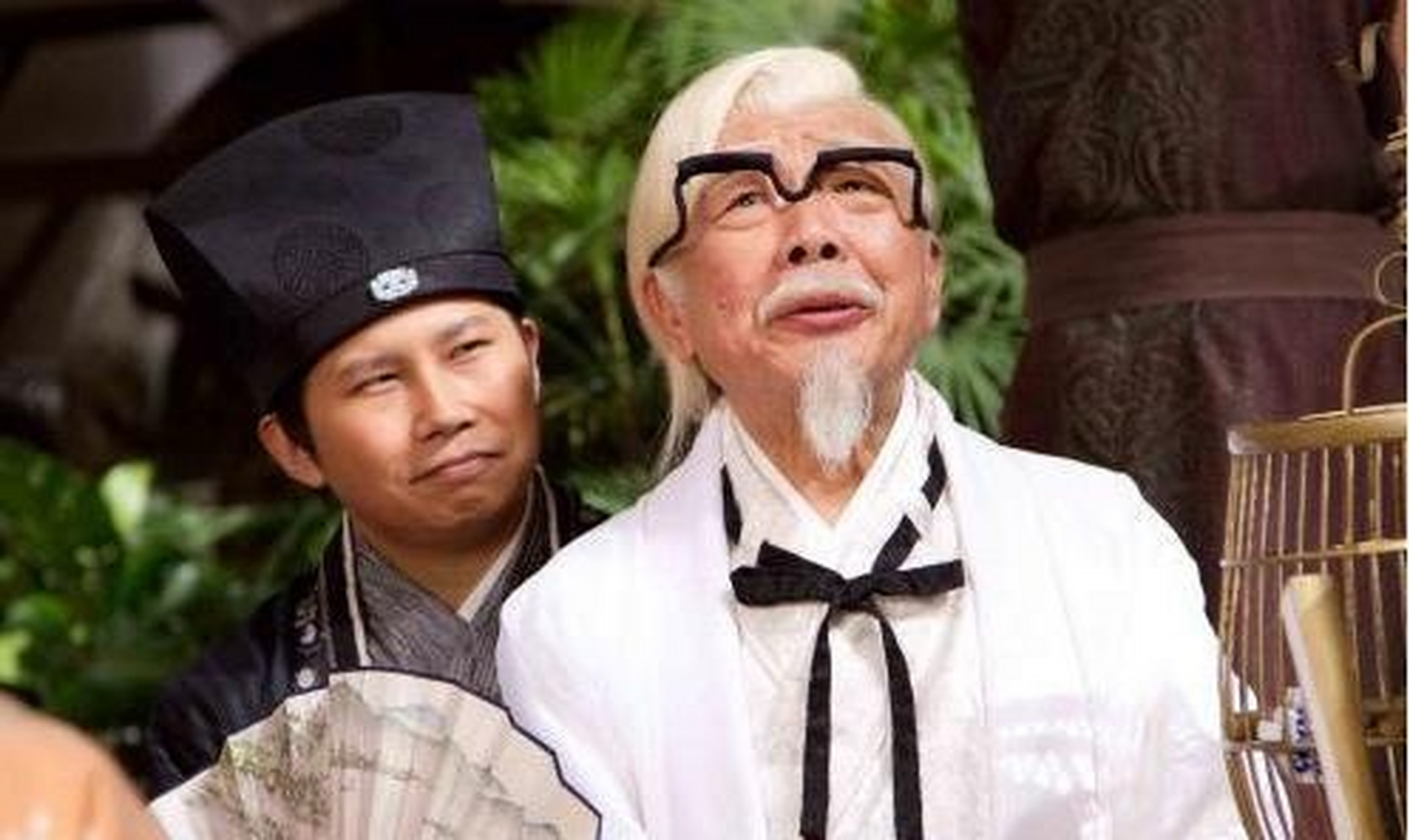 首当其冲的就是1982年,午马执导的电影《人吓人》,洪金宝,林正英