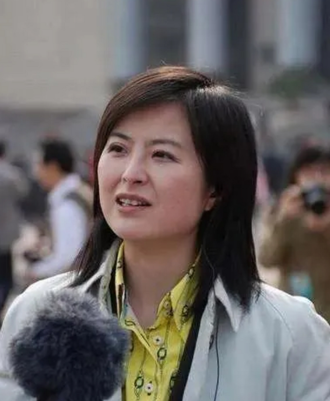 那年,主持人张泉灵在阿富汗10多天没洗澡,她找到一个阿富汗的男人商量