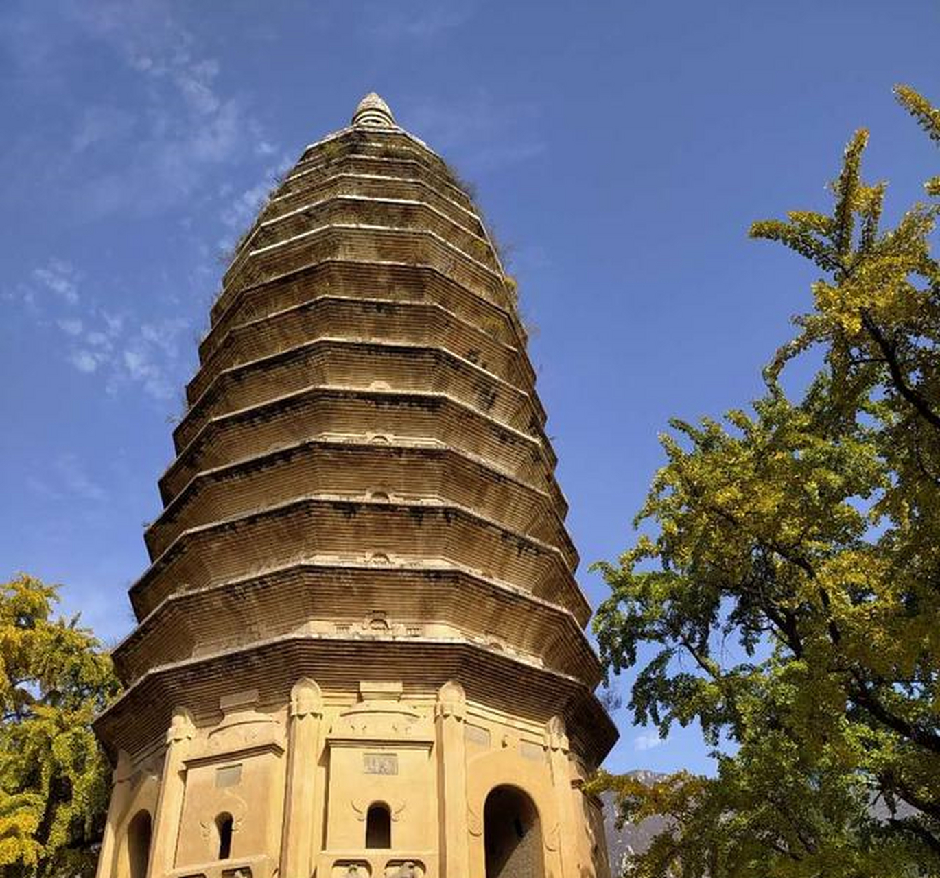 河南登封嵩岳寺塔,号称中原第一塔:是中国最老的佛教砖塔[疑问]