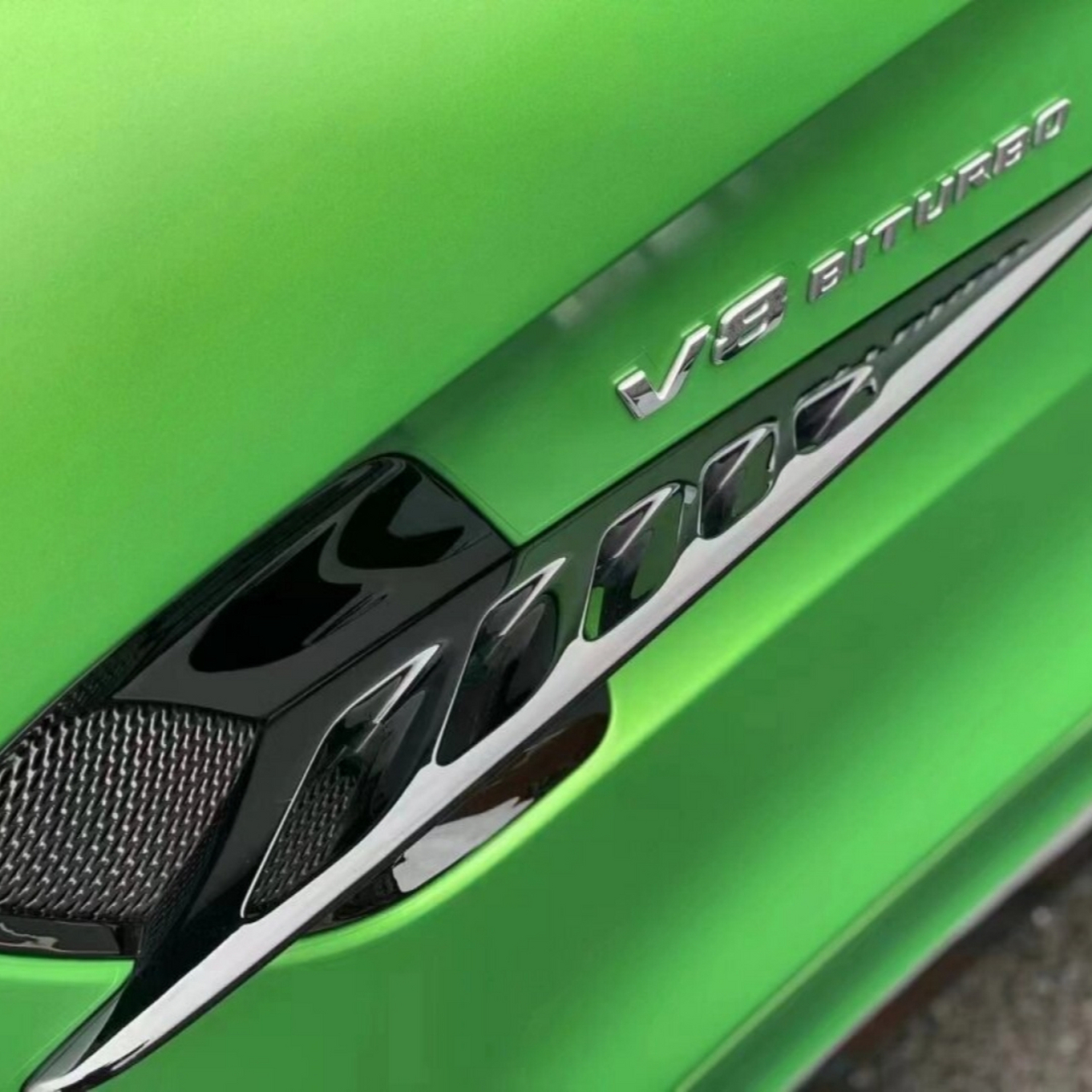 赛道绿魔奔驰gtr  在豪华车领域,奔驰gtr无疑是高性能的代表之一.