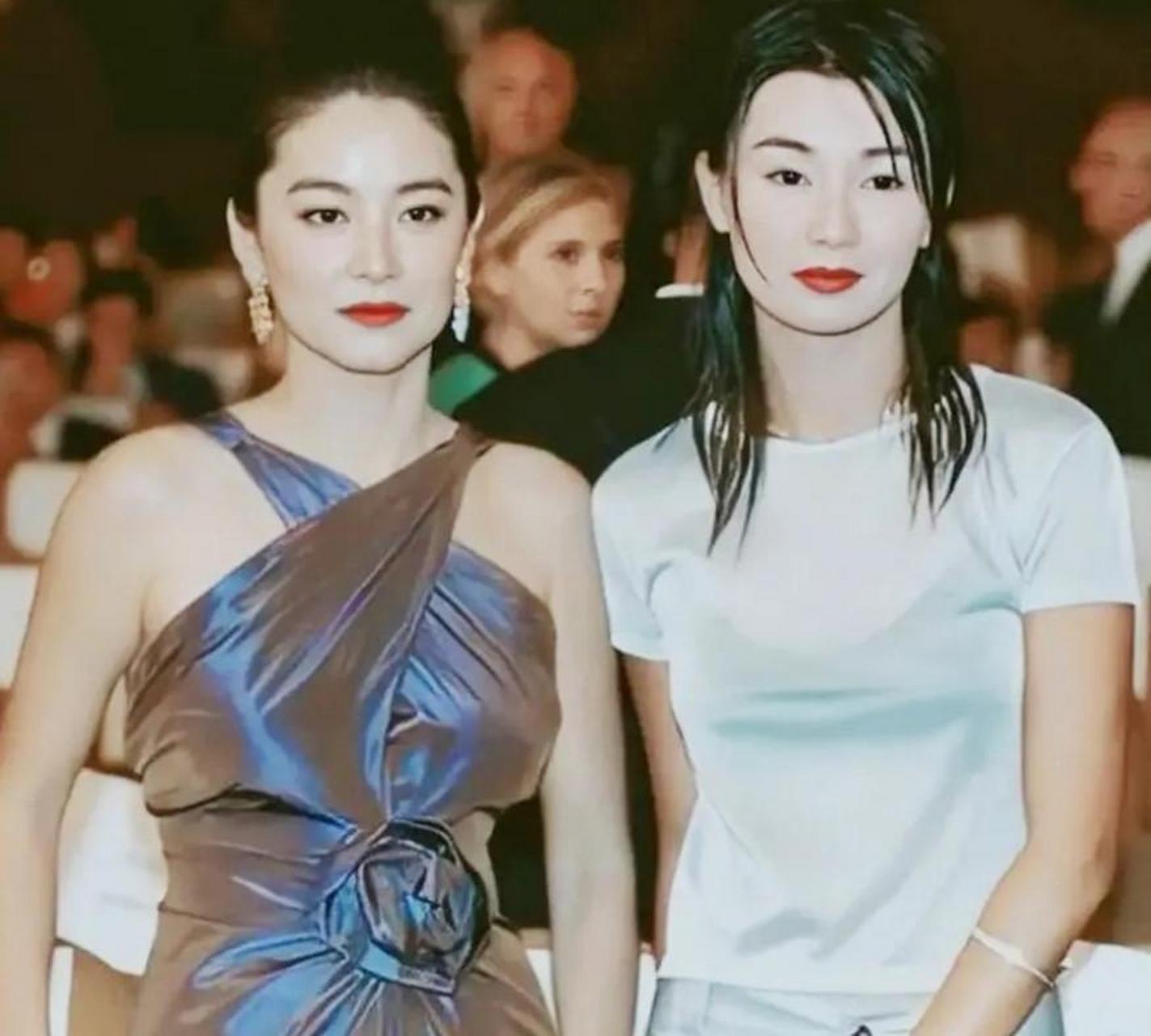 《新龙门客栈》幕后的林青霞和张曼玉,虽然有着10岁的年龄差距,风情万