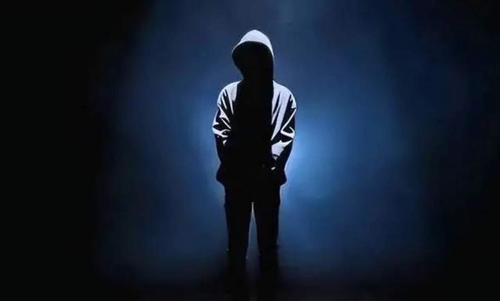 作为带着面具领奖的神秘人,骚白的真实面孔至今还没人知道.