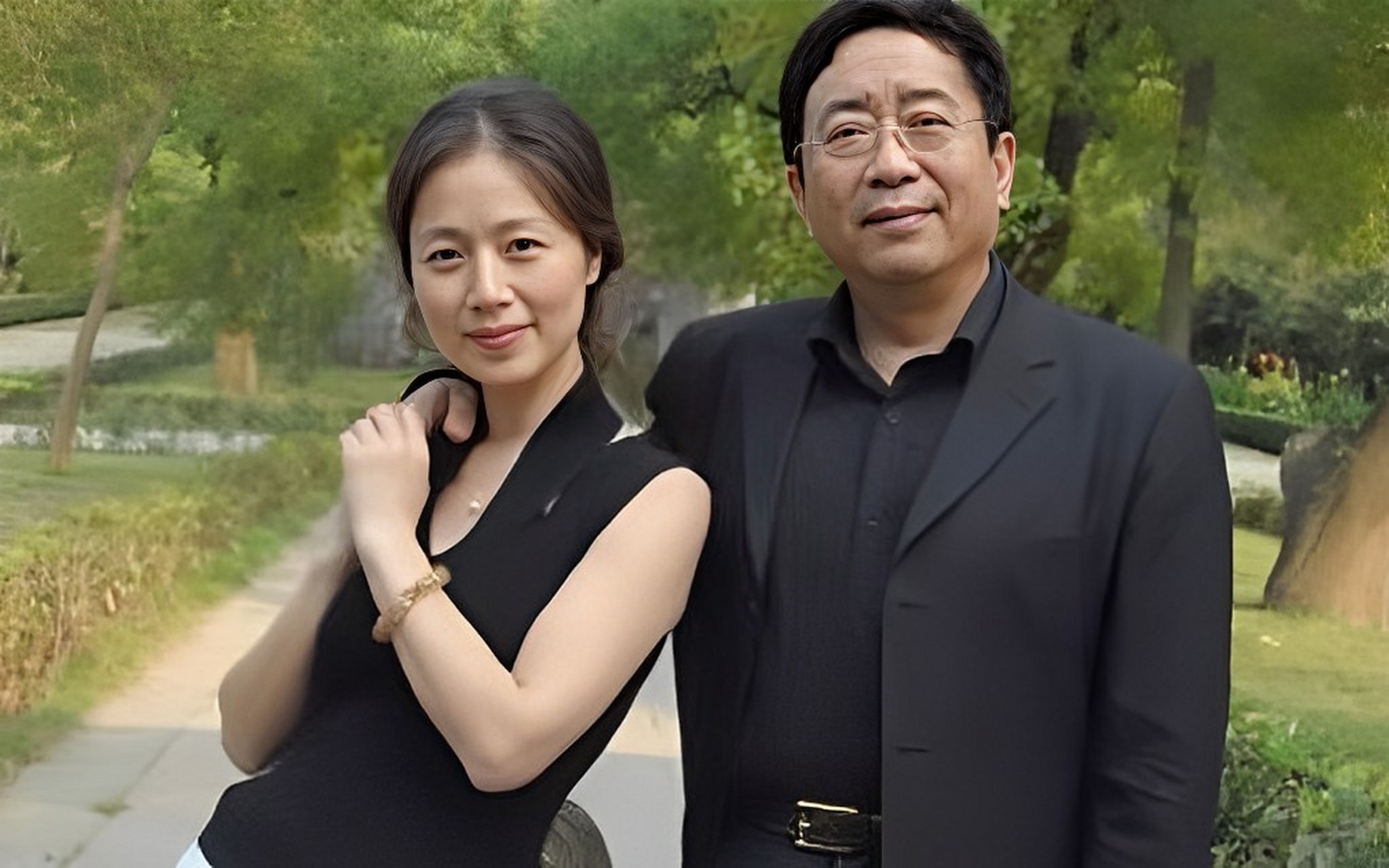 他不顾家人的反对,与前妻李红分手,去了黄梅戏演员马兰,比自己小16岁.