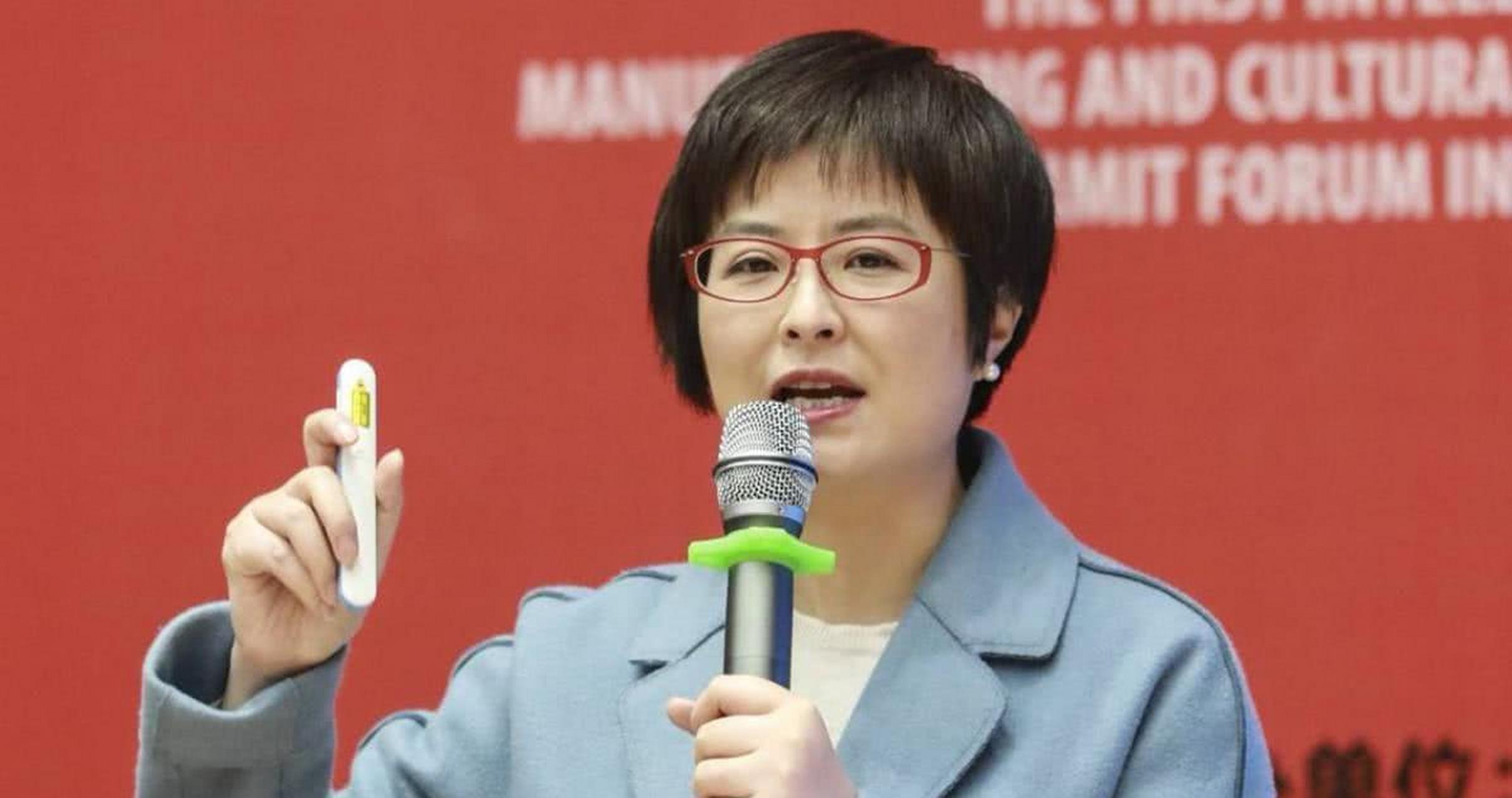 2015年,美女主持人张泉灵给徐小平打电话,开口就要2400万的投资,要投