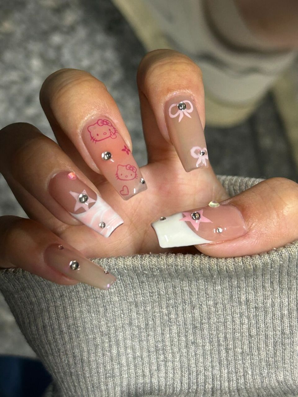 中指kitty美甲:可爱与时尚的完美结合  中指kitty美甲,一种融合了可爱