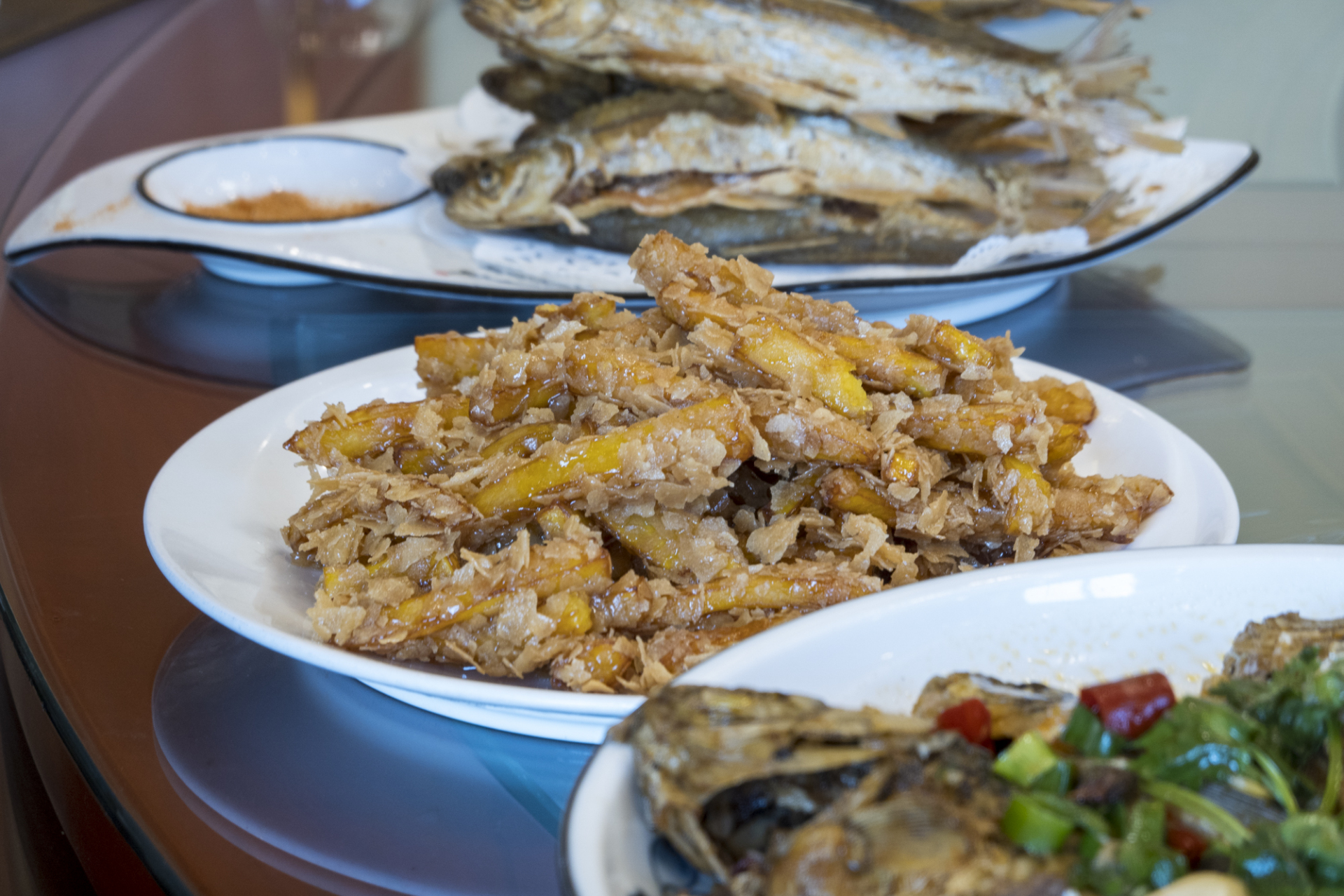 牡丹江宁安镜泊湖的全鱼宴,看着就有食欲.